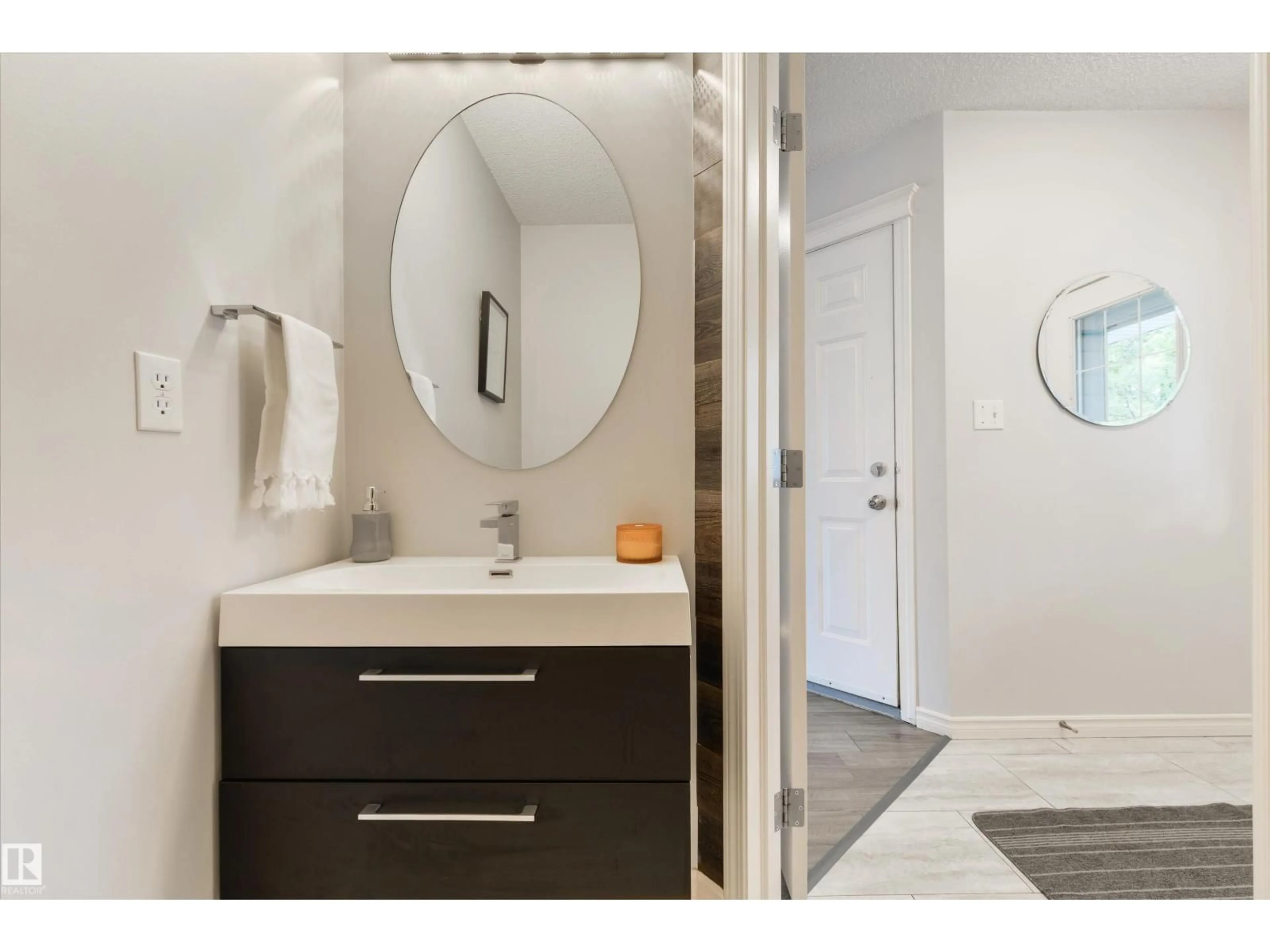 Contemporary bathroom, ceramic/tile floor for #15 - 4350 23 ST, Edmonton Alberta T6T1T8
