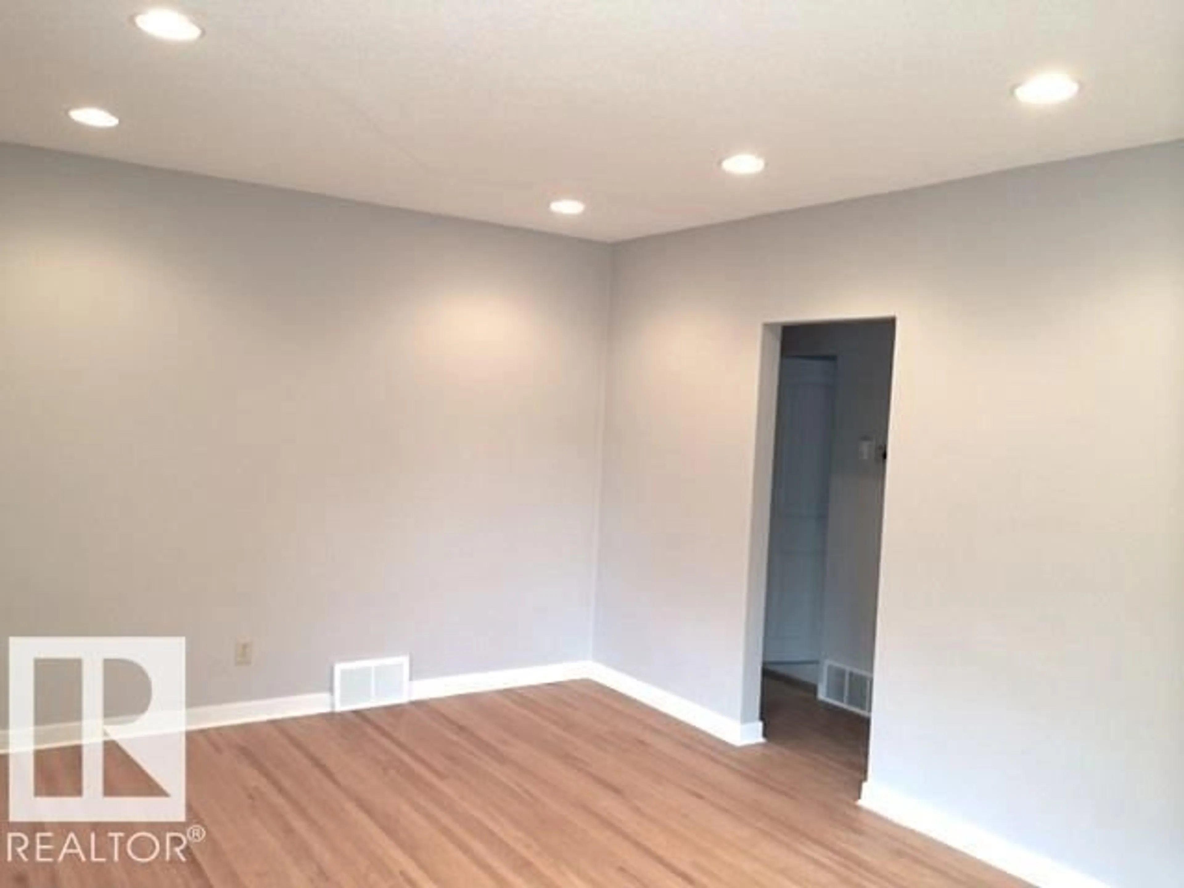 A pic of a room for 11231 72 AV, Edmonton Alberta T6G0B4