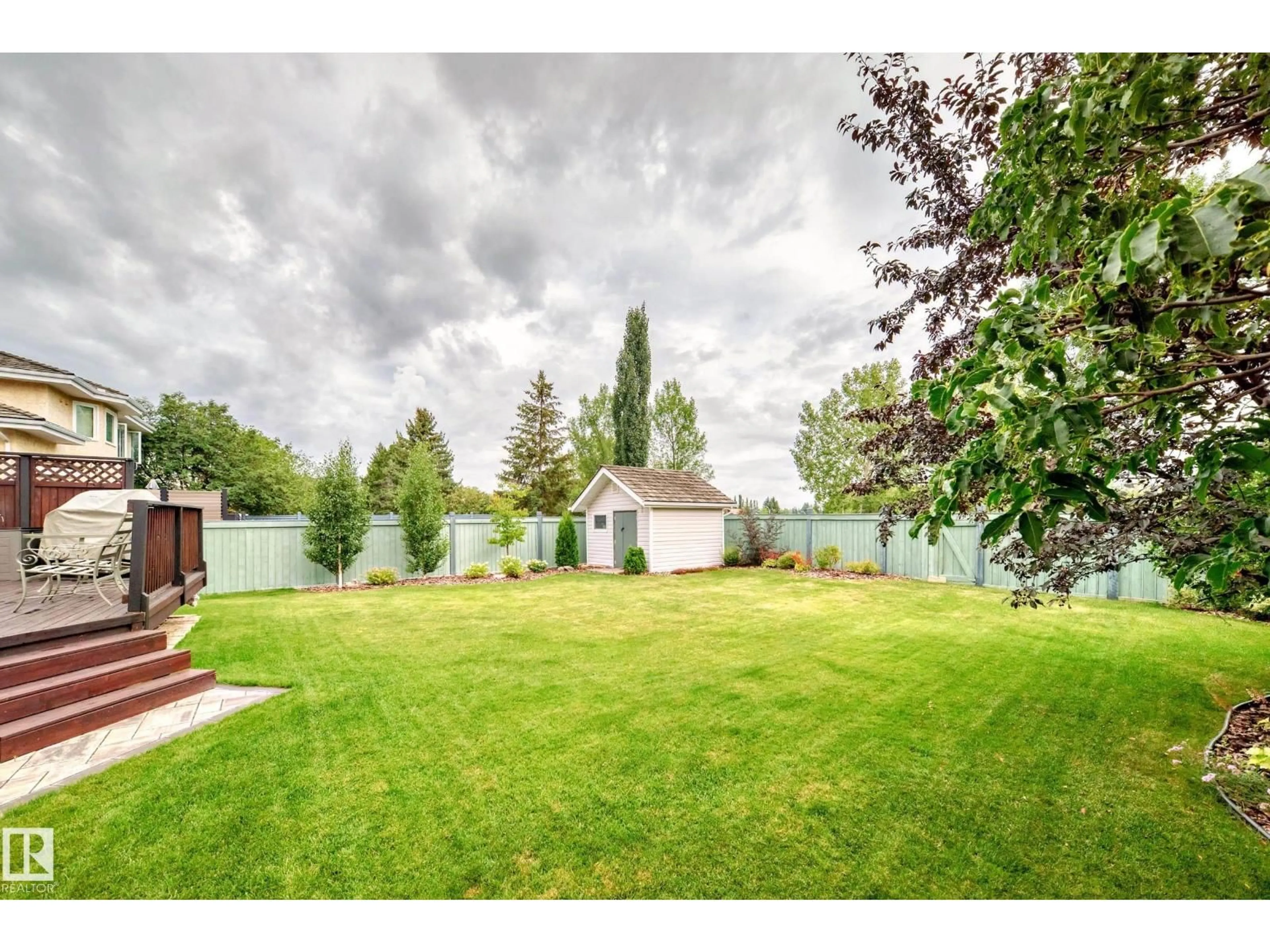 A pic from outside/outdoor area/front of a property/back of a property/a pic from drone, unknown for 946 WALLBRIDGE PL, Edmonton Alberta T6M2L7