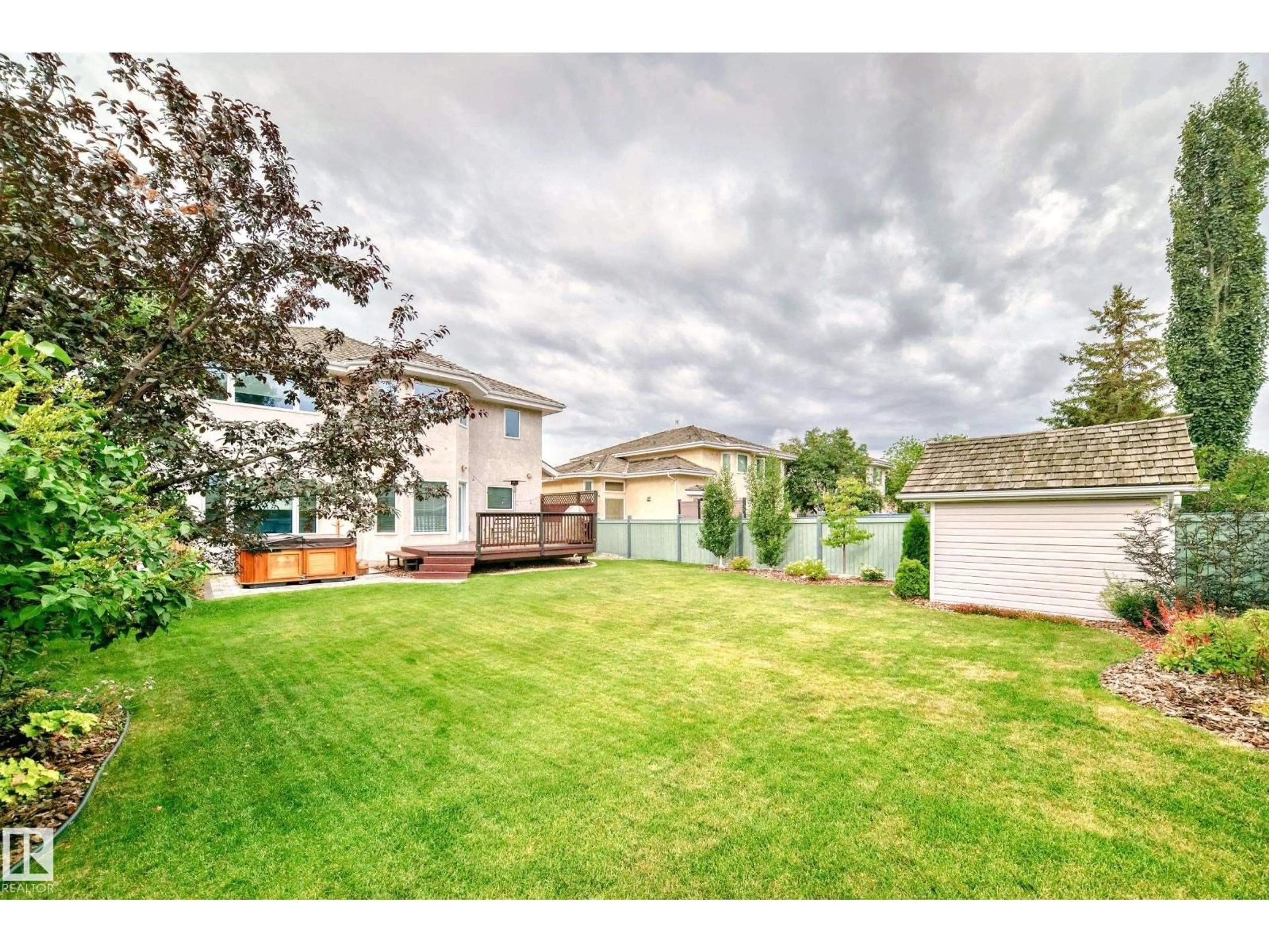 A pic from outside/outdoor area/front of a property/back of a property/a pic from drone, street for 946 WALLBRIDGE PL, Edmonton Alberta T6M2L7