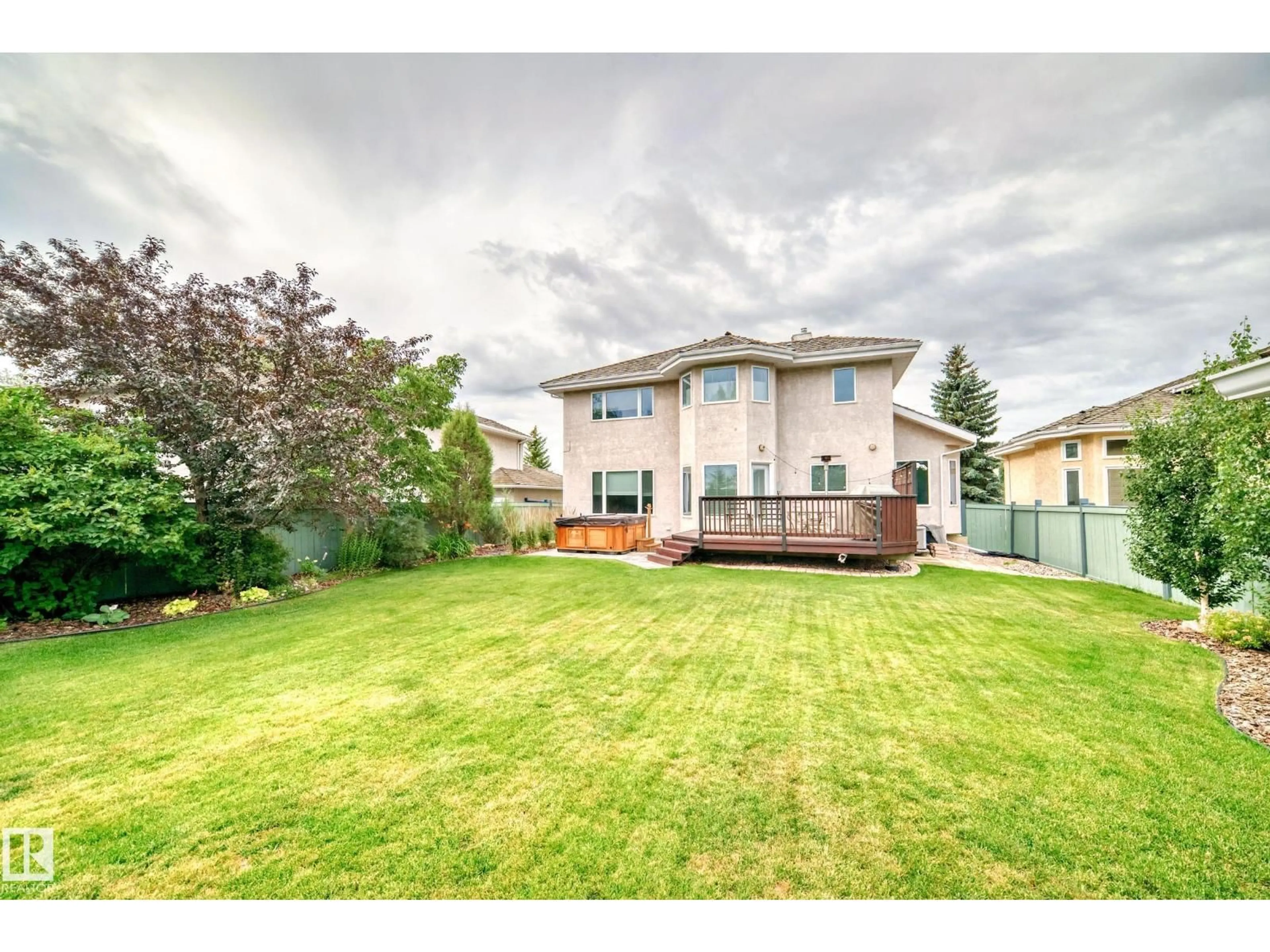 A pic from outside/outdoor area/front of a property/back of a property/a pic from drone, unknown for 946 WALLBRIDGE PL, Edmonton Alberta T6M2L7