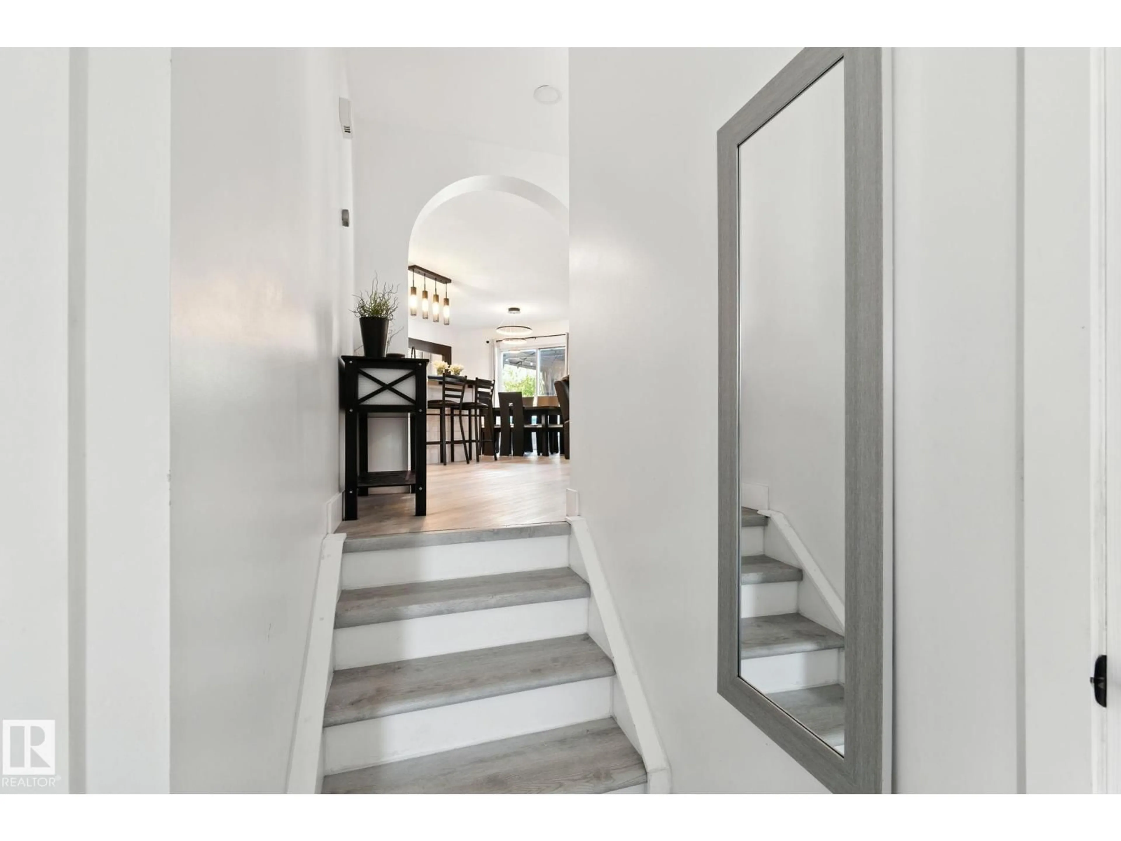 Indoor foyer for NW - 14980 138 ST, Edmonton Alberta T6V1N9