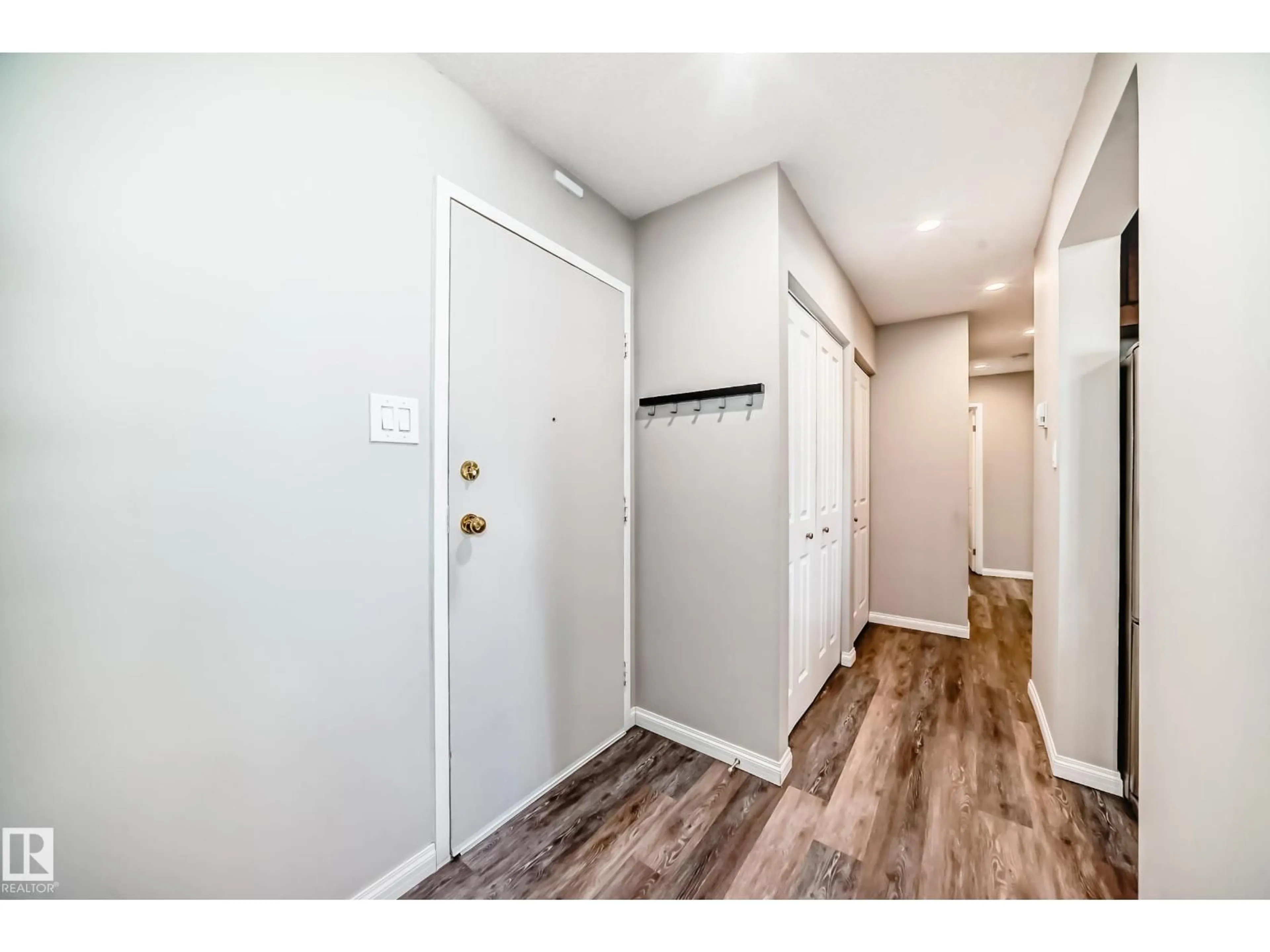Indoor entryway for #9 - 11255 31 AV, Edmonton Alberta T6J3V7