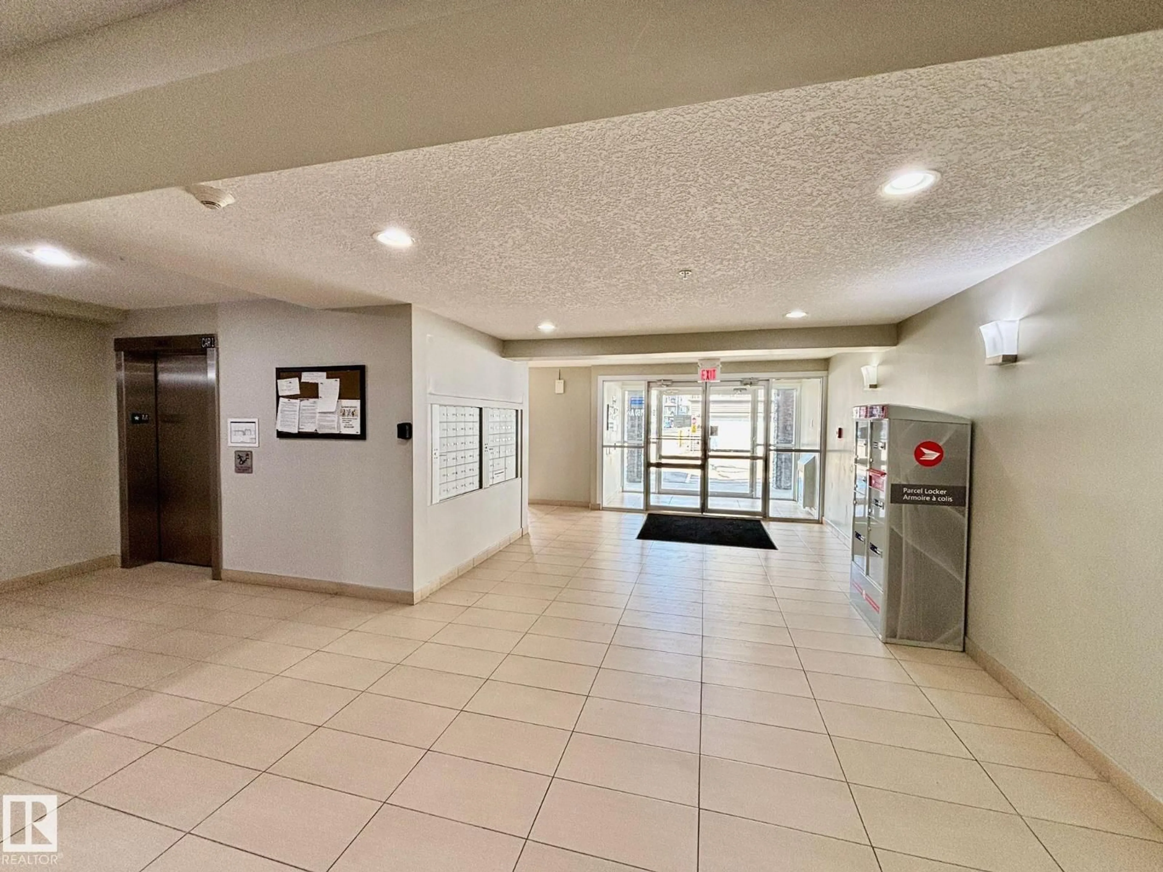 Indoor foyer for 208 - 9517 160 AV, Edmonton Alberta T5Z0N1