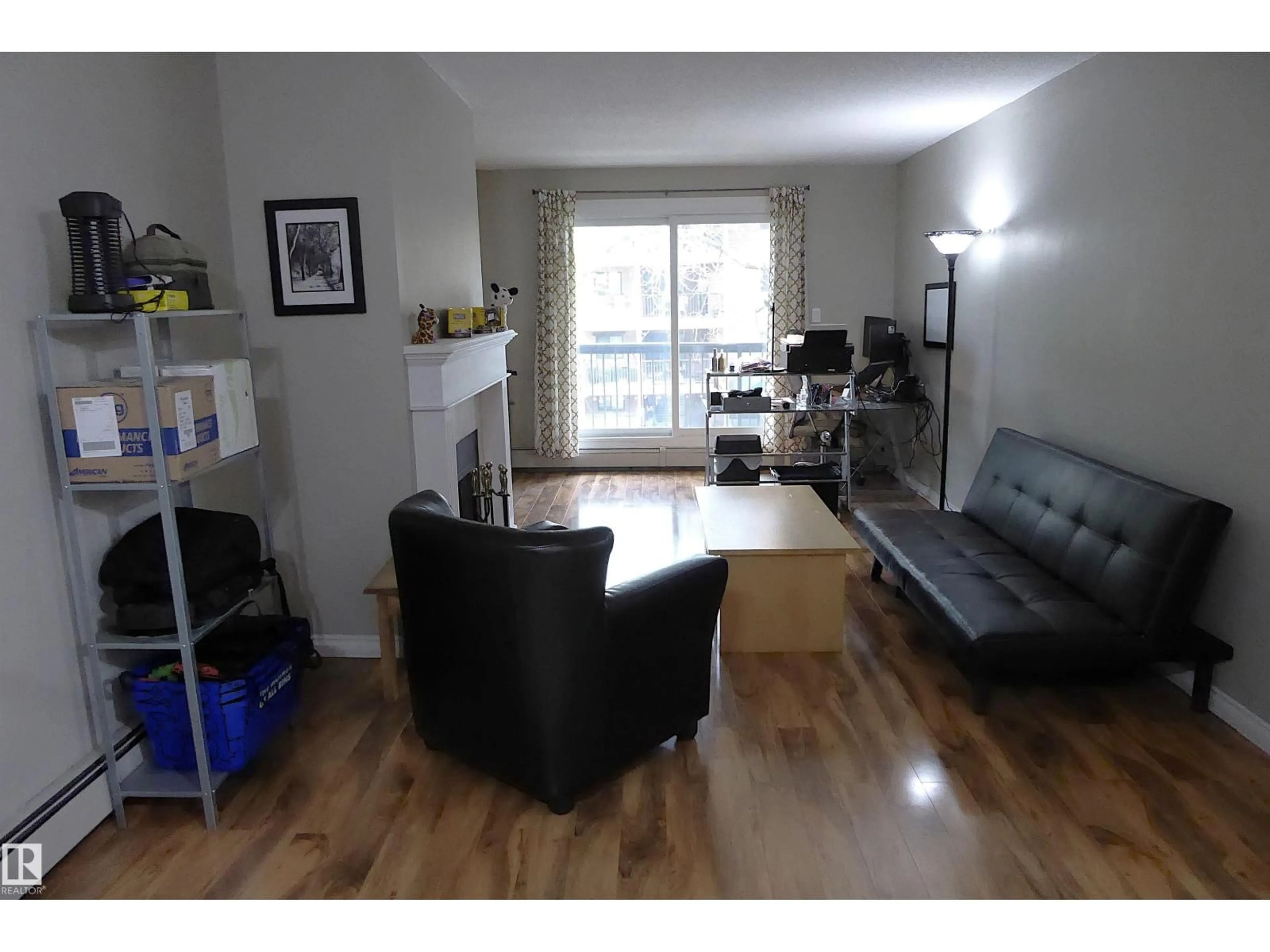 A pic of a room for #305 - 10420 93 ST, Edmonton Alberta T5H1X4