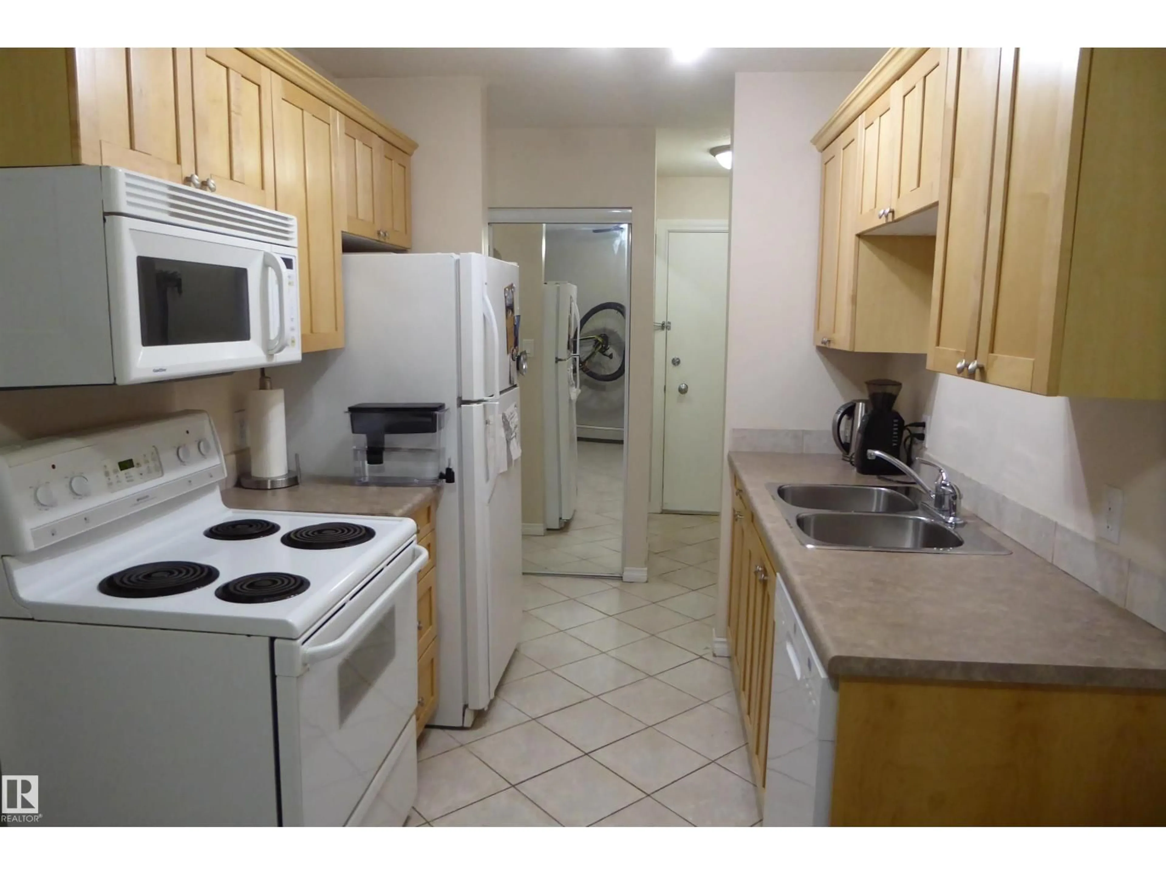Standard kitchen, unknown for #305 - 10420 93 ST, Edmonton Alberta T5H1X4