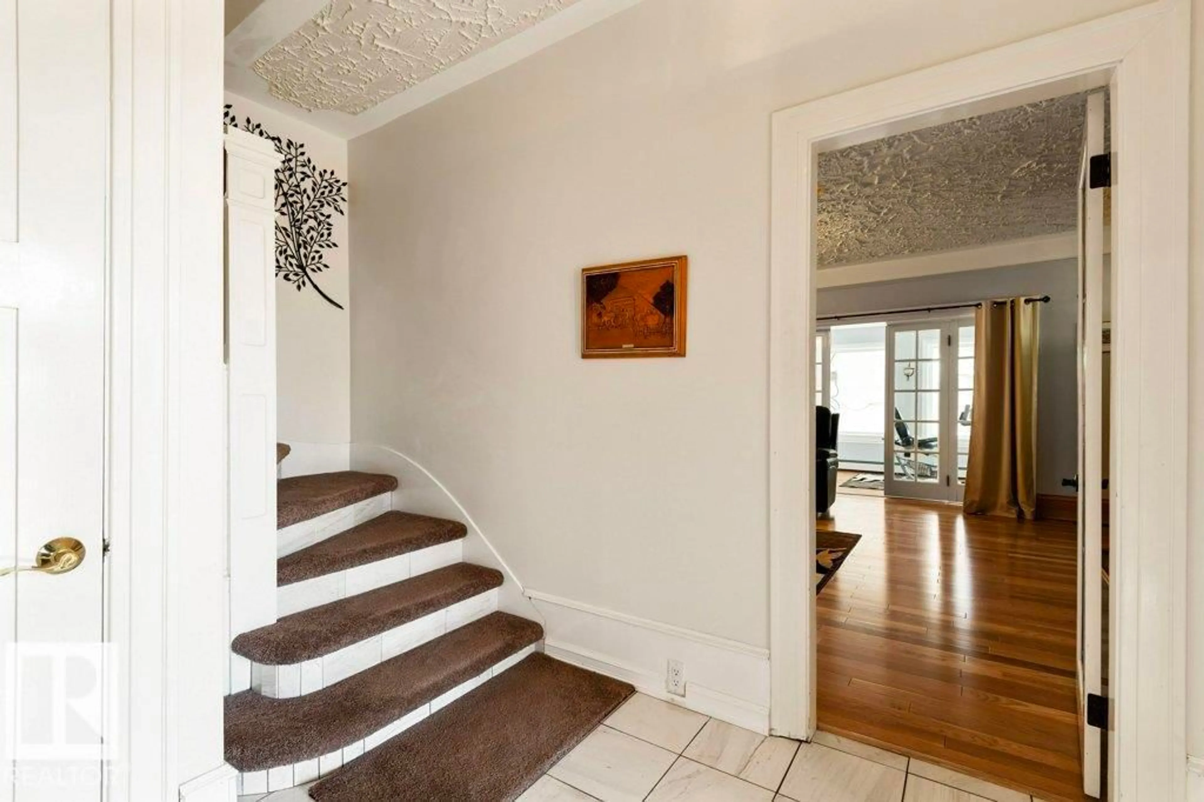 Indoor foyer for 6201 HWY 831, Rural Lamont County Alberta T0B2R0