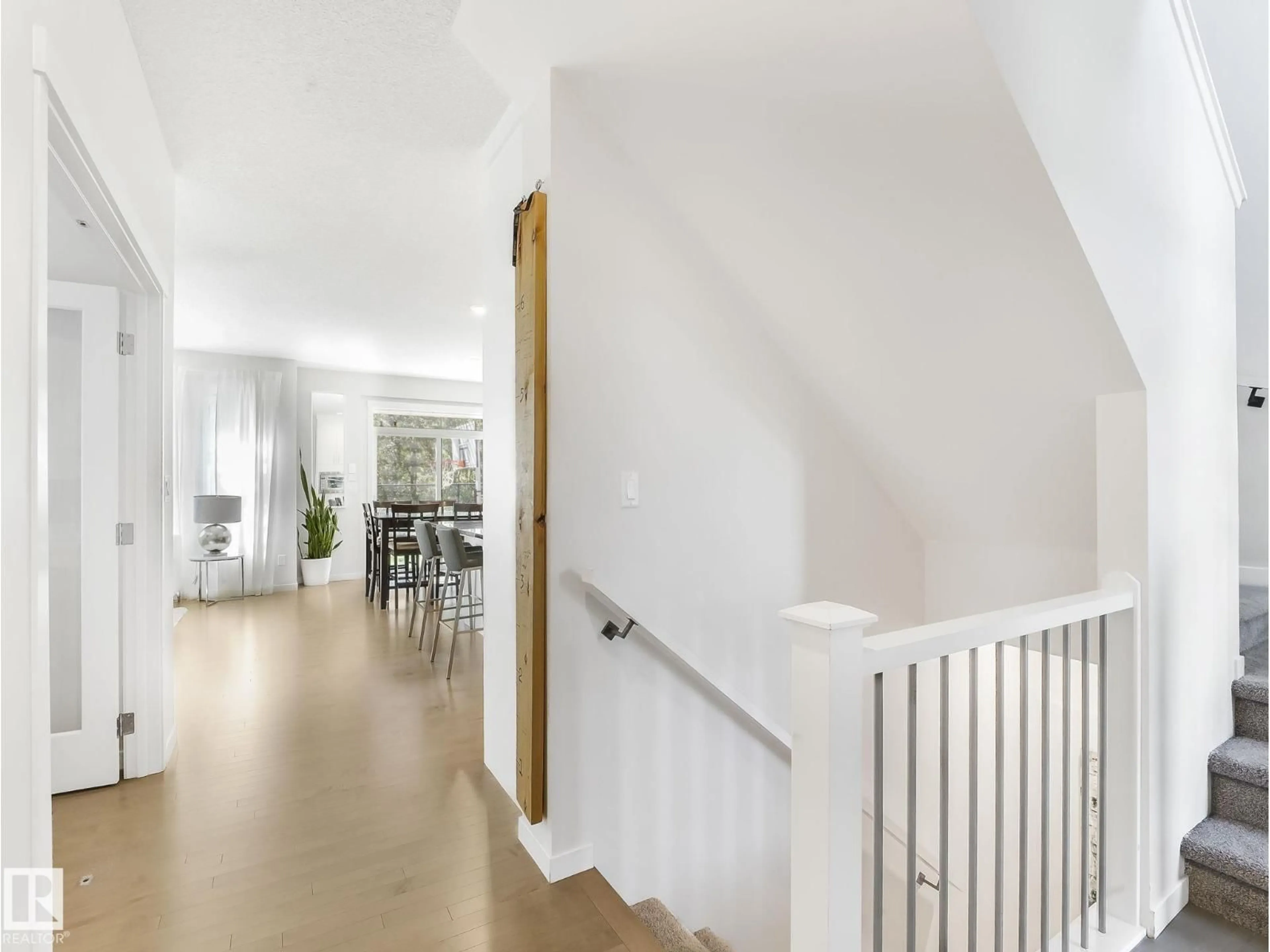 Indoor foyer for NW - 6107 175 AV, Edmonton Alberta T5Y3P2