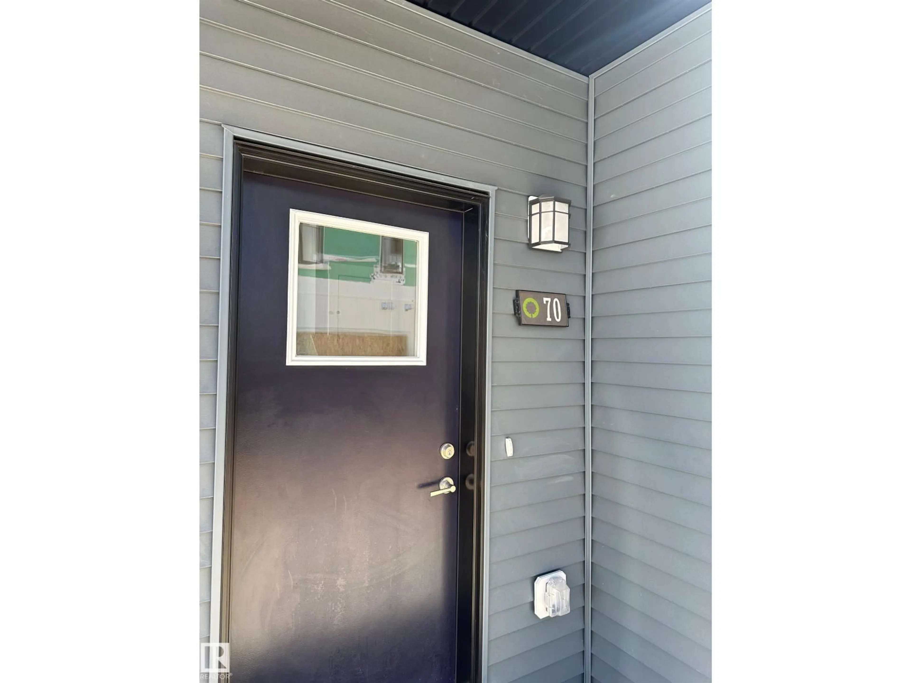 Indoor entryway for #70 - 6905 25 AV, Edmonton Alberta T6X3B7