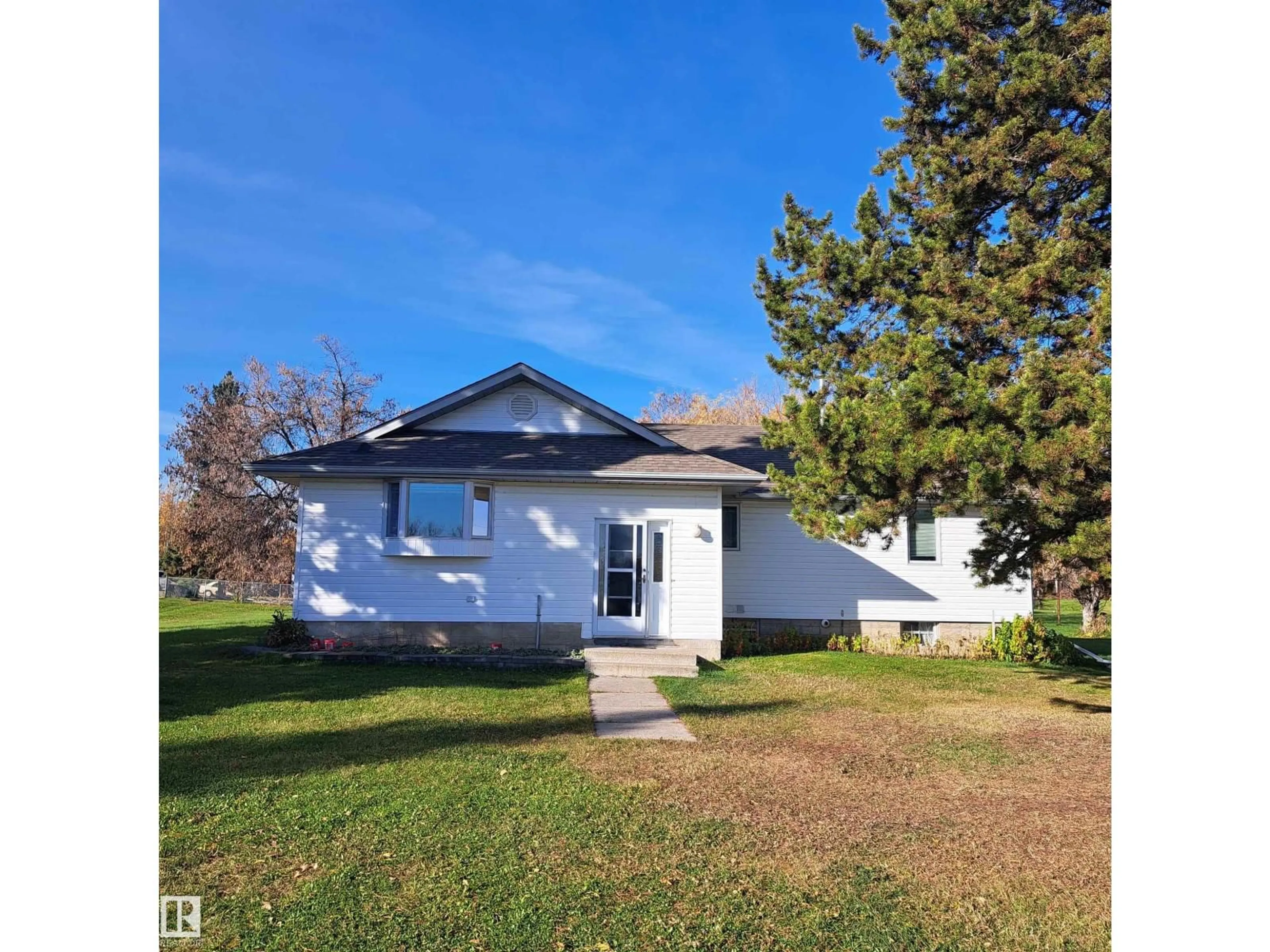 A pic from outside/outdoor area/front of a property/back of a property/a pic from drone, building for 3160 HWY 622, Rural Leduc County Alberta T0C2T0