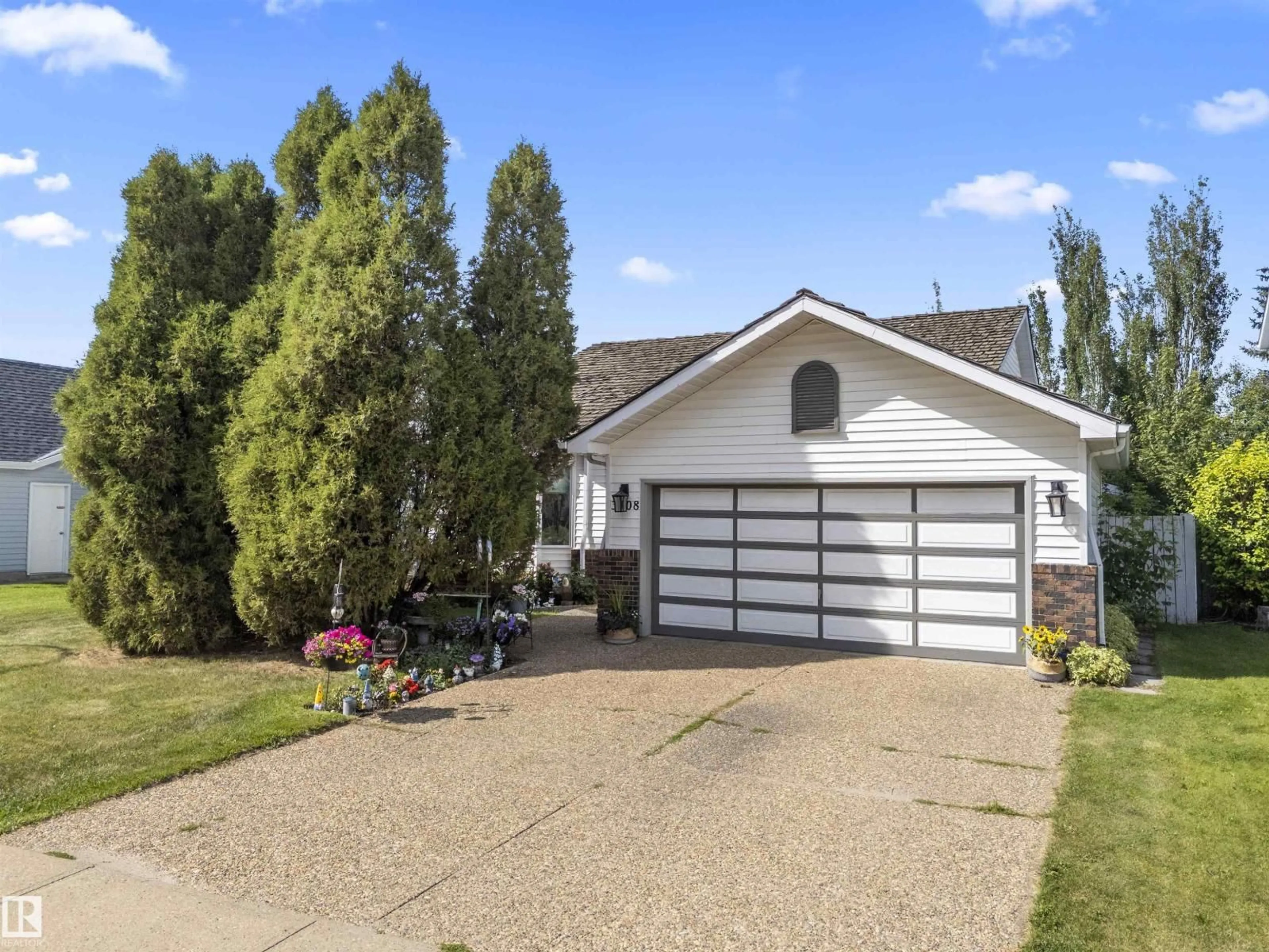 Home with vinyl exterior material, street for 3308 42A AV, Edmonton Alberta T6T1E5