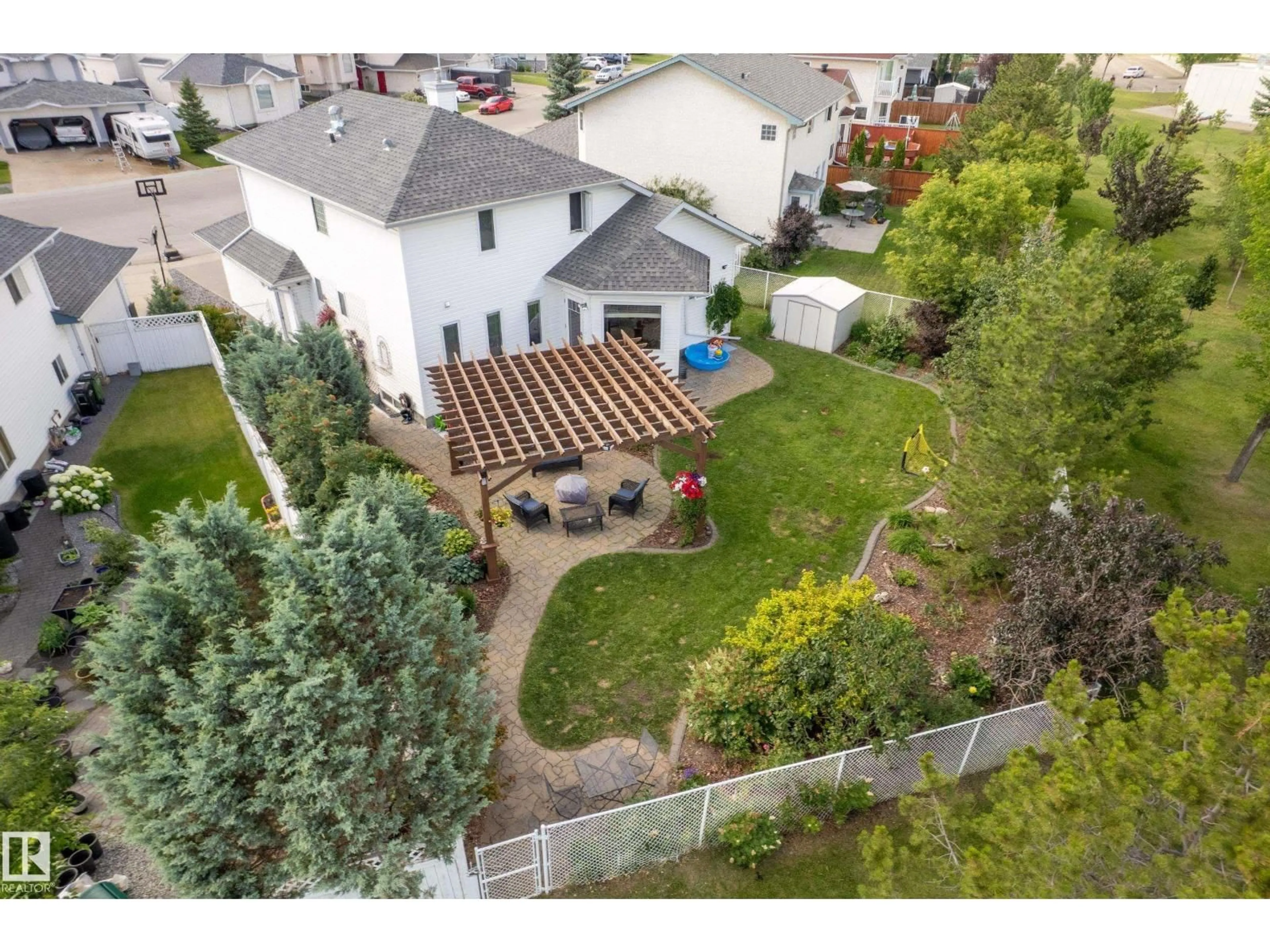 A pic from outside/outdoor area/front of a property/back of a property/a pic from drone, street for 394 HOLLICK-KENYON RD, Edmonton Alberta T5Y2T7