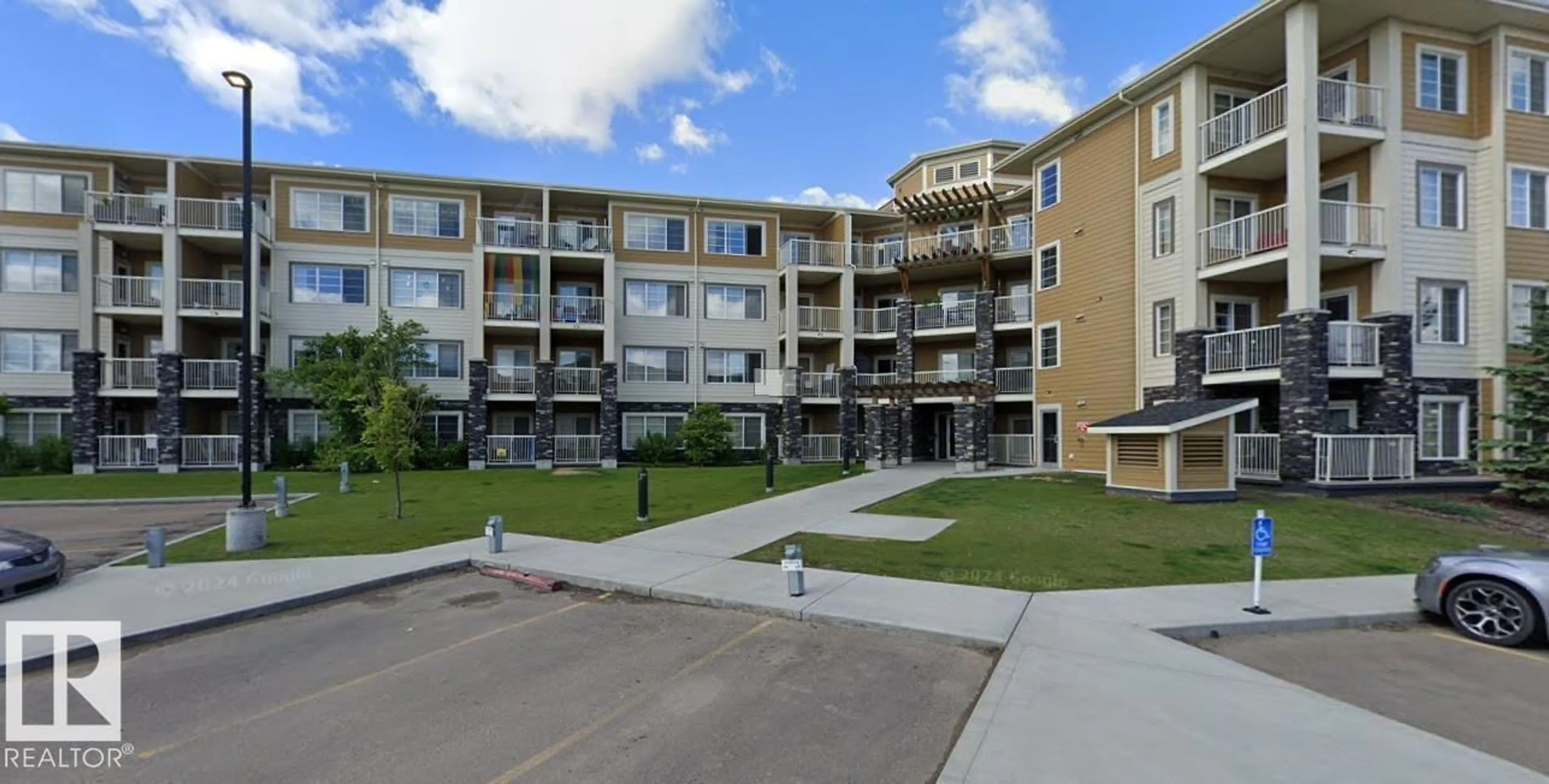 Patio, building for 405 - 3670 139 AV NW, Edmonton Alberta T5Y3N5