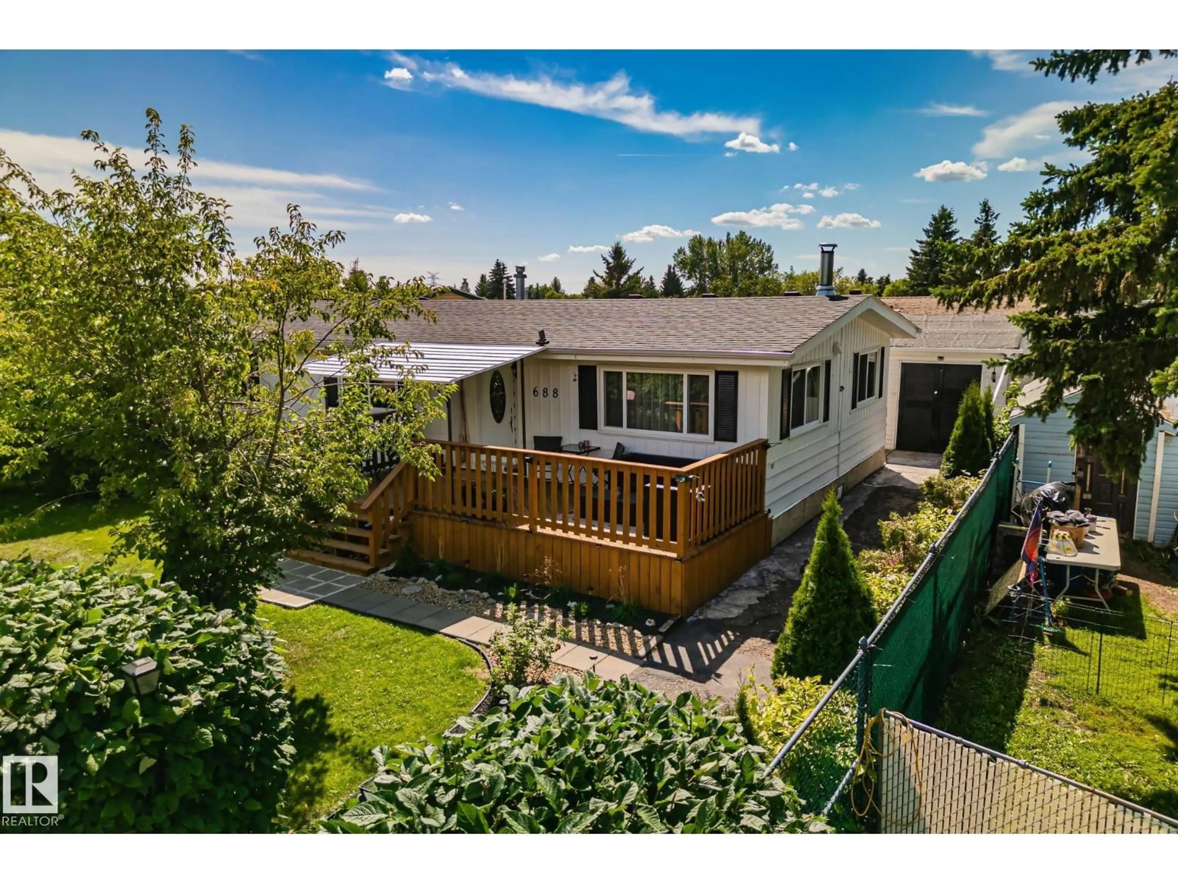 A pic from outside/outdoor area/front of a property/back of a property/a pic from drone, street for NW NW - 688 EVERGREEN PA, Edmonton Alberta T5Y4M2