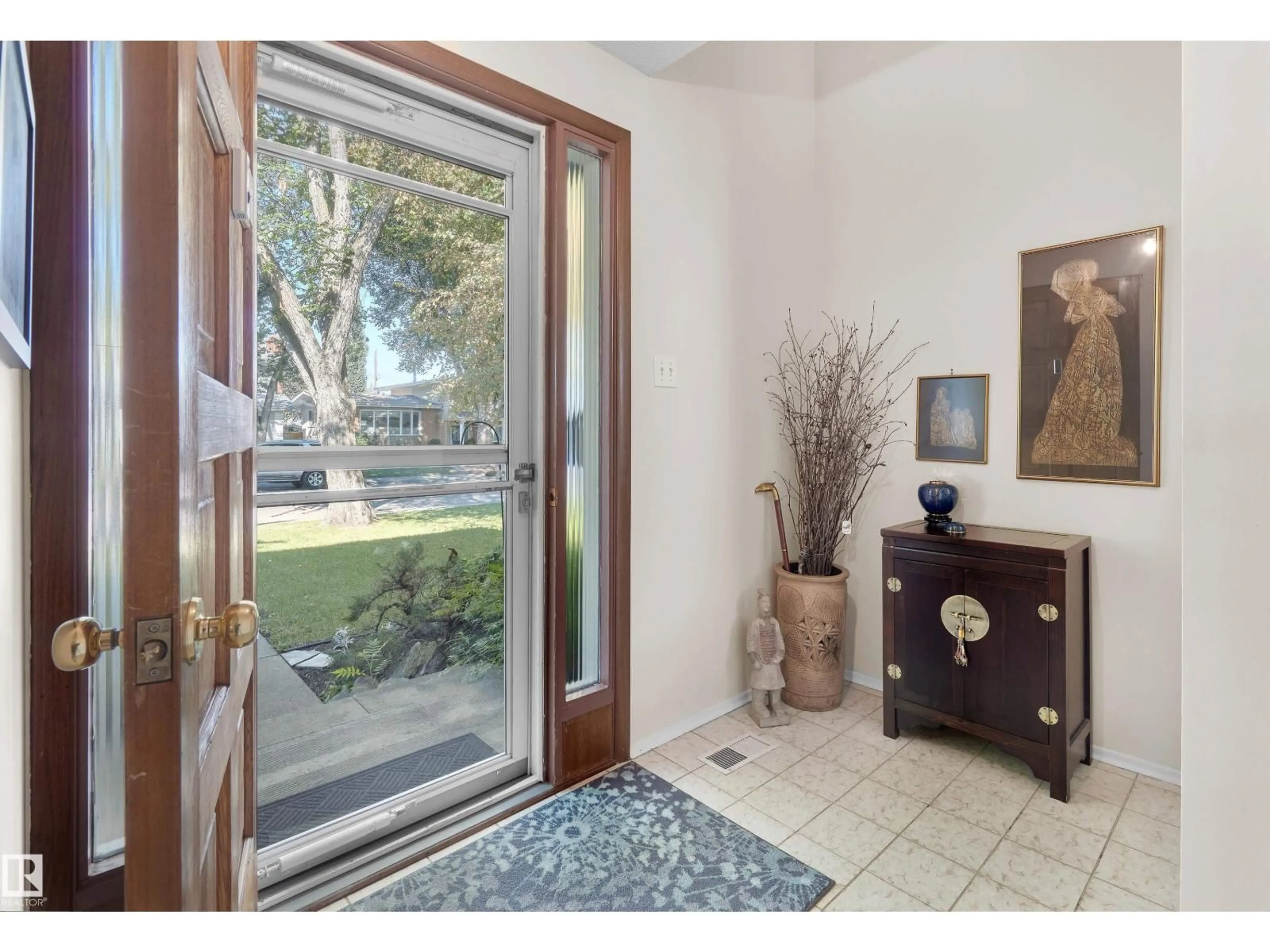 Indoor entryway for NW - 3523 113B ST, Edmonton Alberta T6J1L6