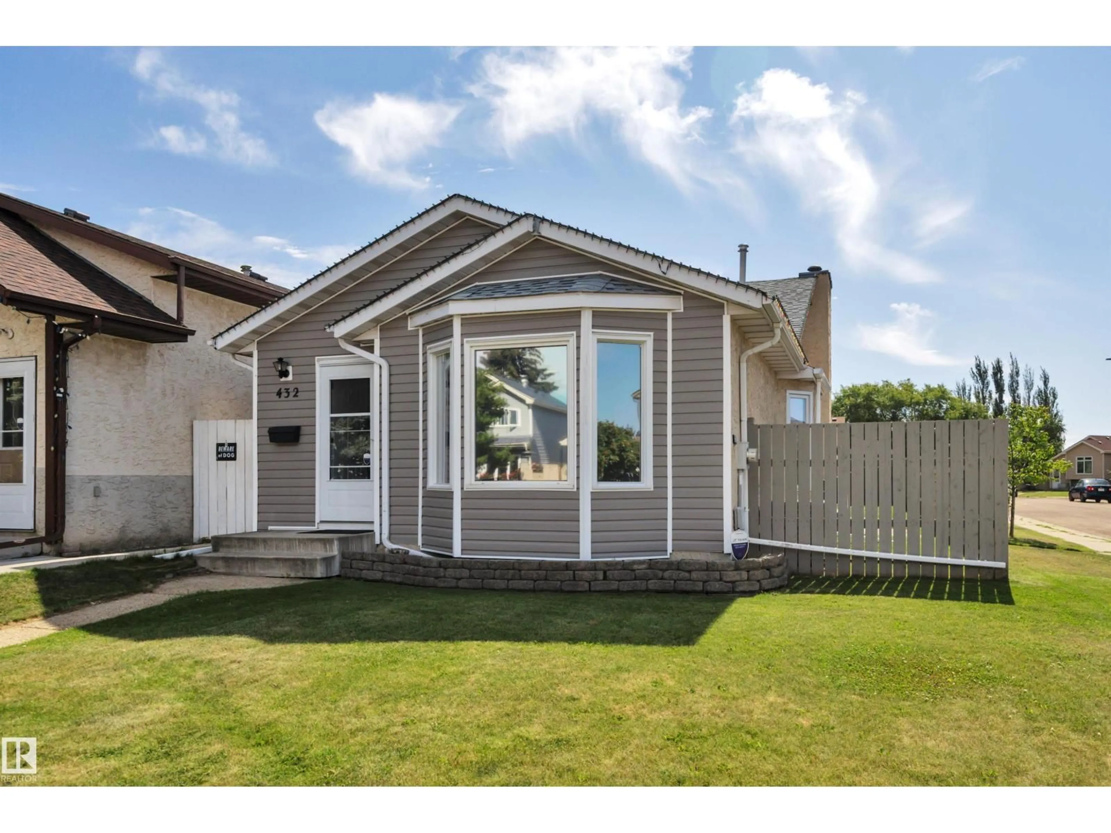 Home with vinyl exterior material, street for 432 KIRKPATRICK CR, Edmonton Alberta T6L5E1