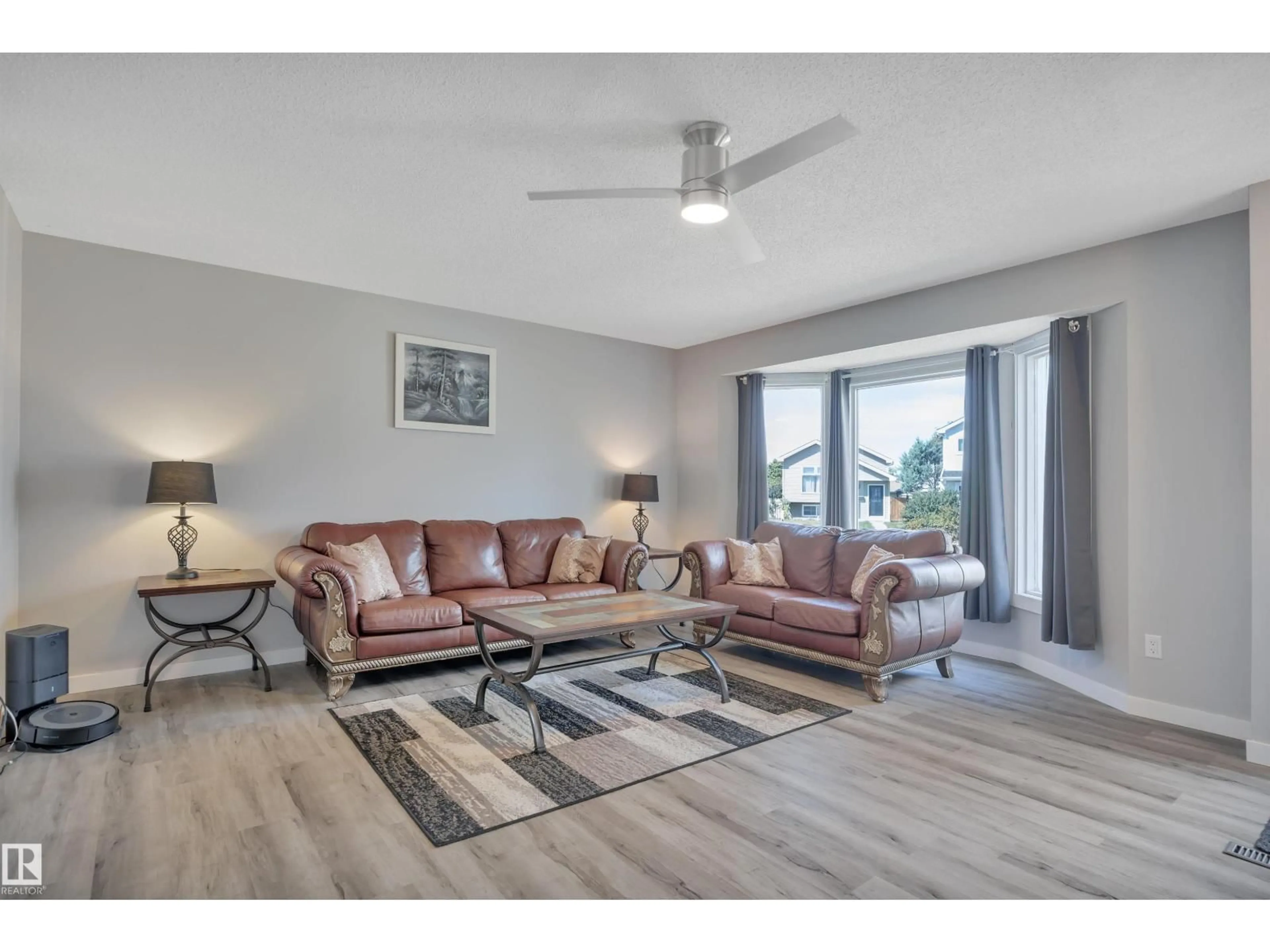 Living room with furniture, unknown for 432 KIRKPATRICK CR, Edmonton Alberta T6L5E1