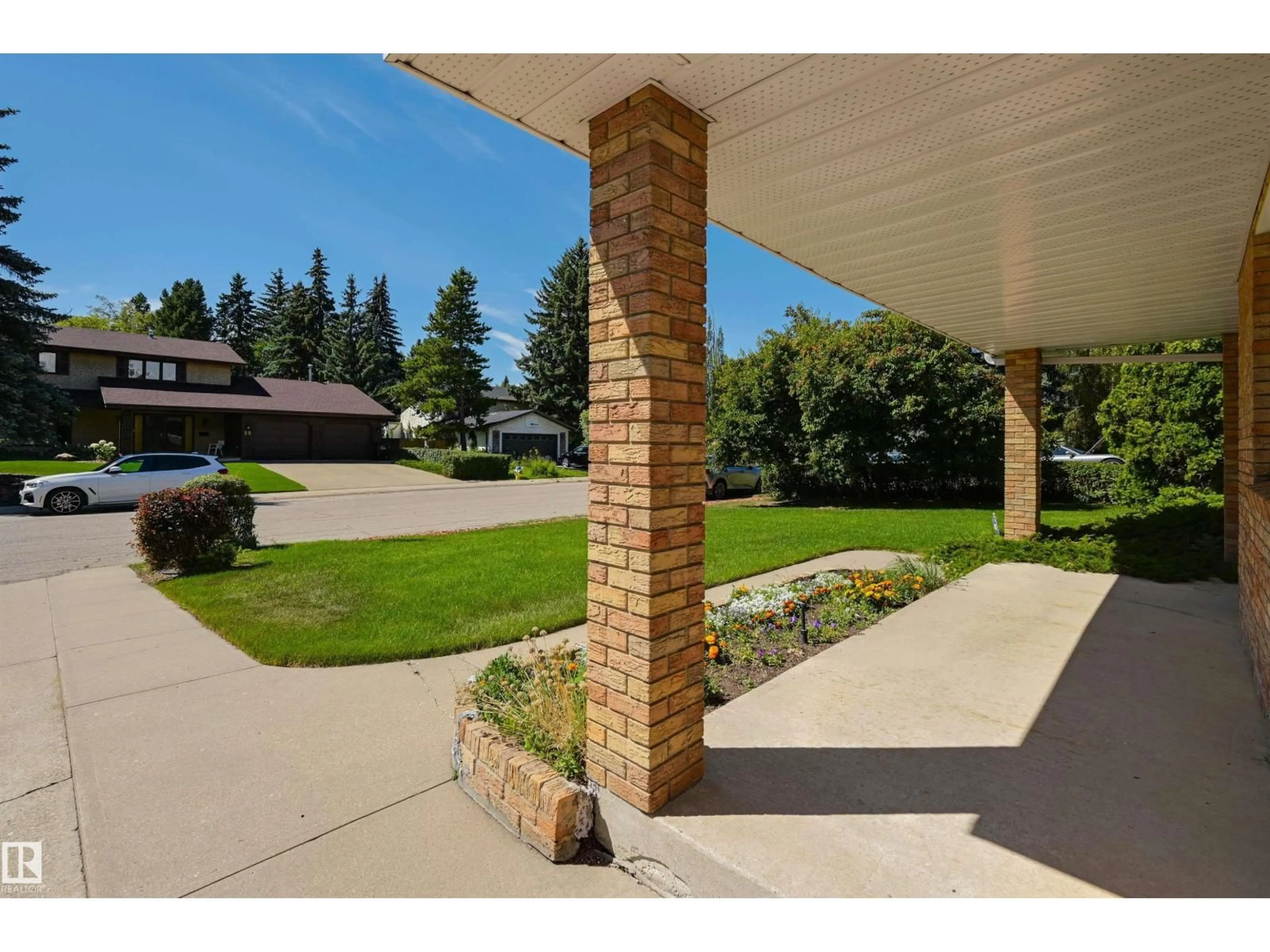 Patio, street for 24 QUESNELL RD, Edmonton Alberta T5R5N2