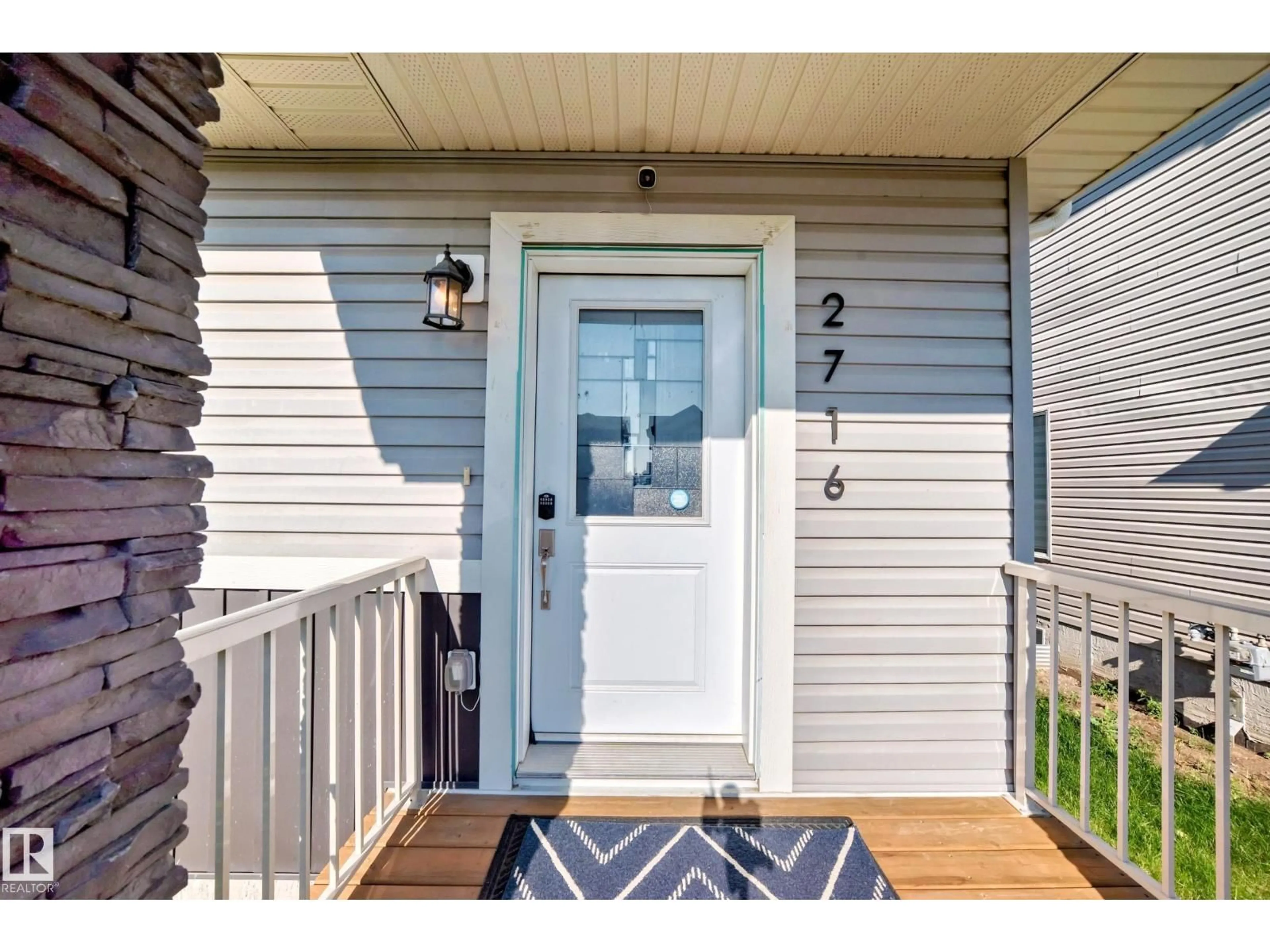Indoor entryway for 2716 11 ST, Edmonton Alberta T6T0X9