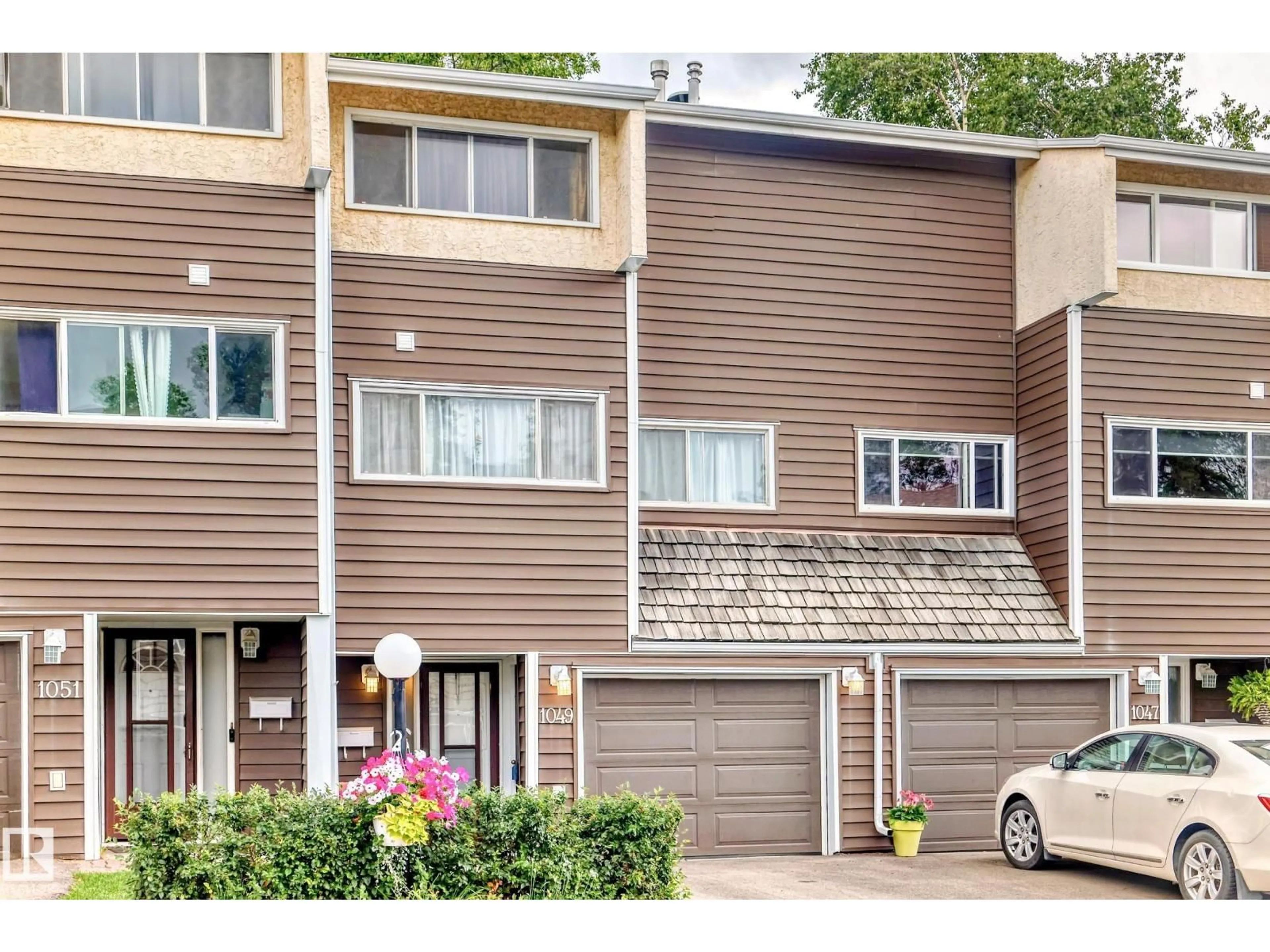 Home with vinyl exterior material, street for 1049 MILLBOURNE E NW, Edmonton Alberta T6K2K2