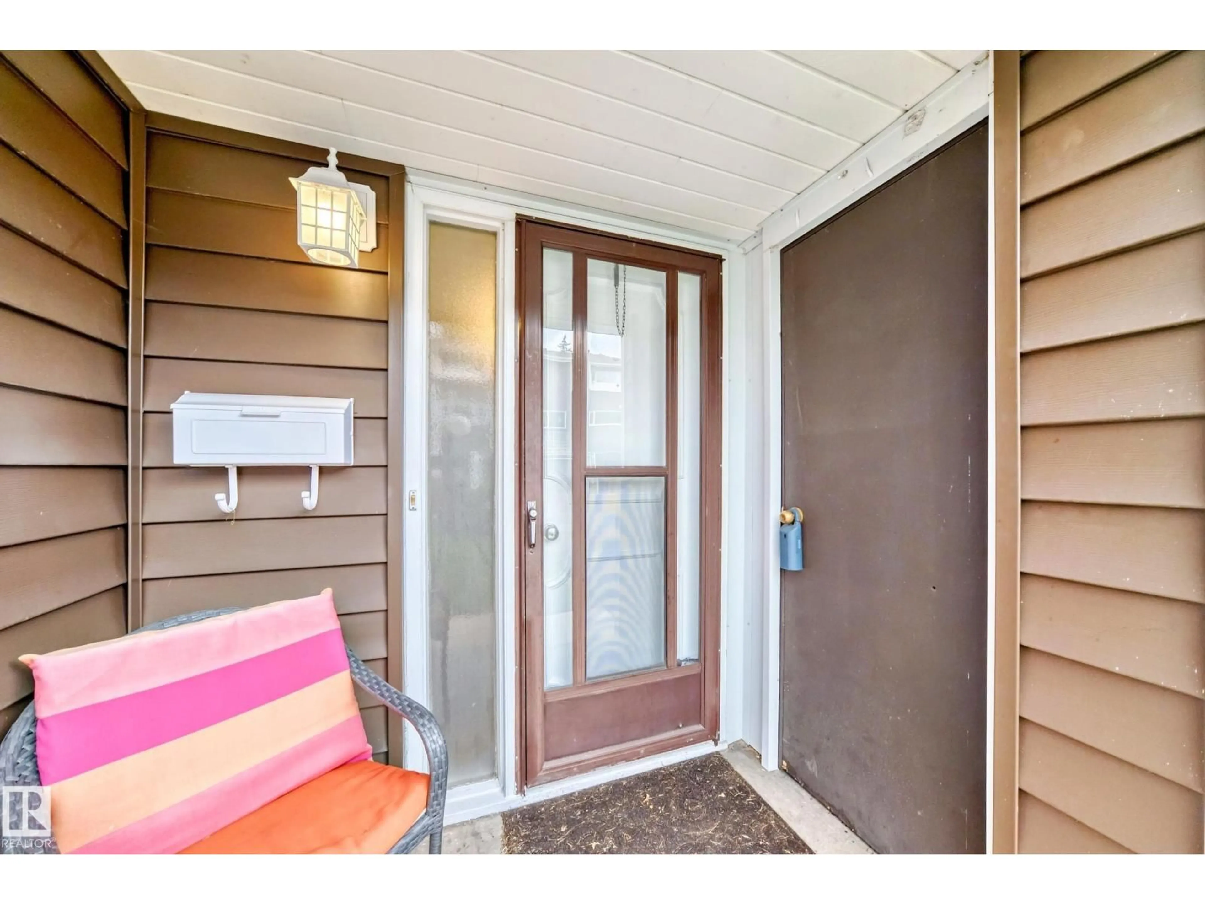 Indoor entryway for 1049 MILLBOURNE E NW, Edmonton Alberta T6K2K2