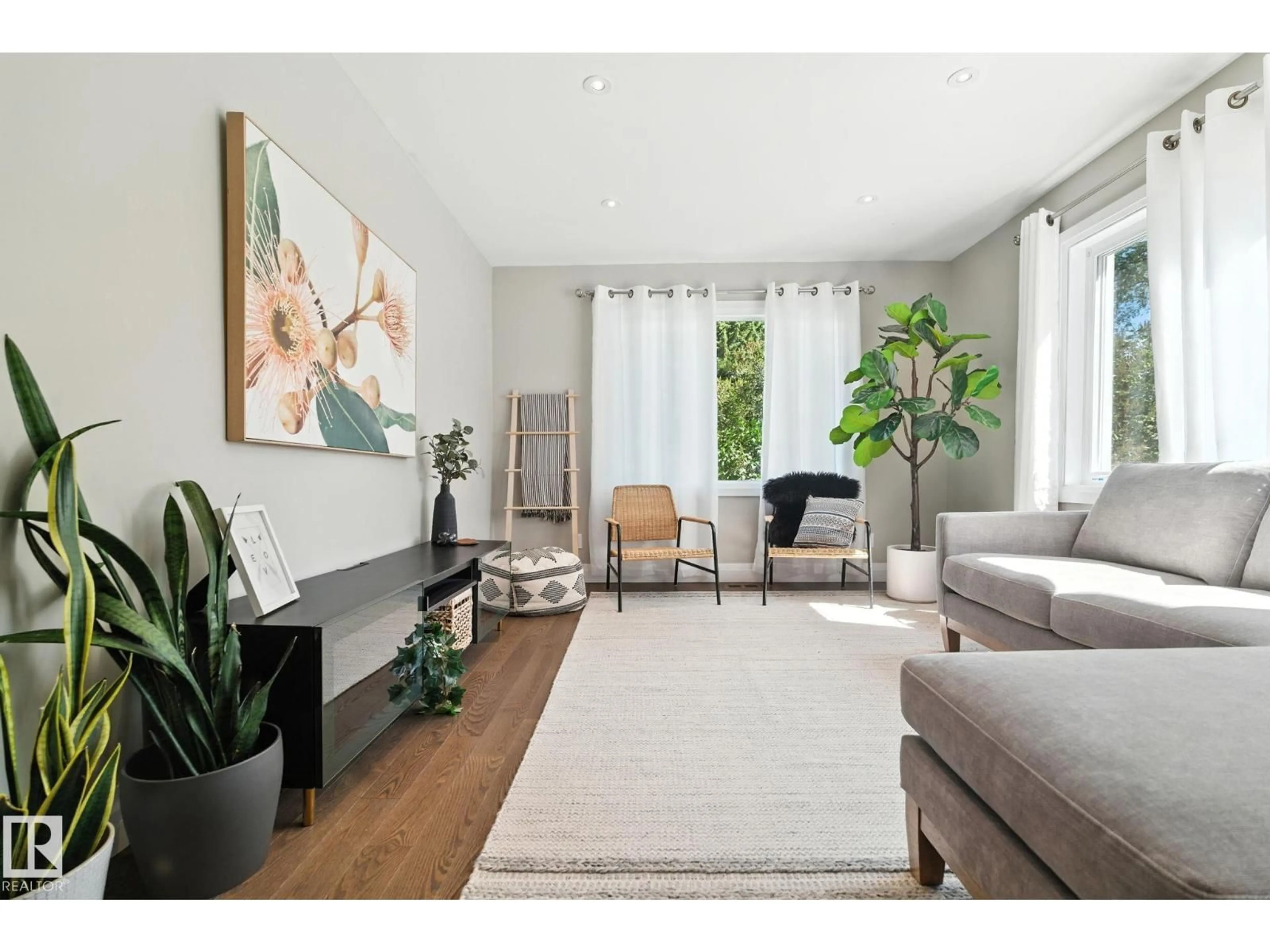 Living room with furniture, unknown for NW - 7704 77 AV, Edmonton Alberta T6C0K7