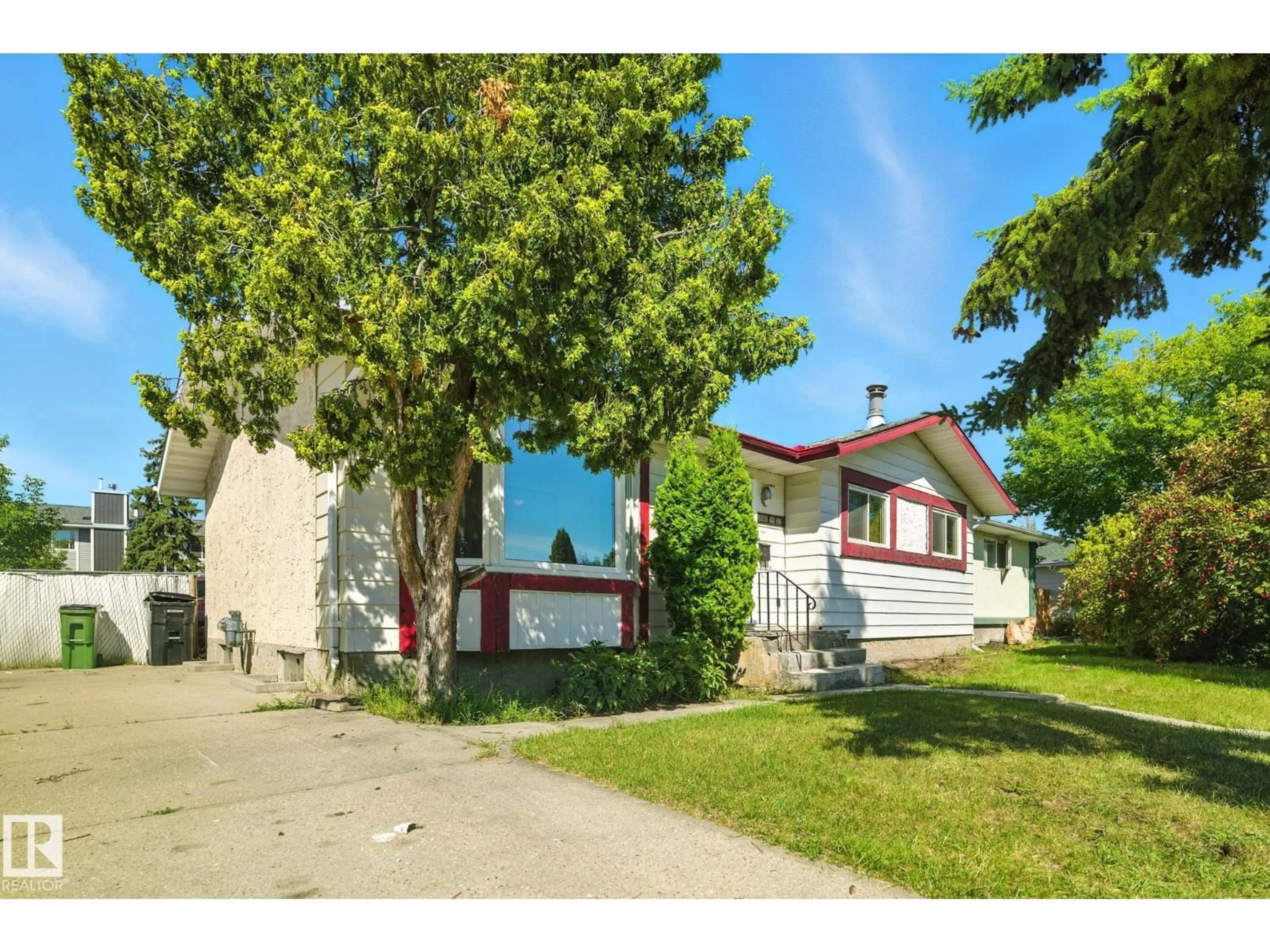 A pic from outside/outdoor area/front of a property/back of a property/a pic from drone, street for 3080 79 ST NW, Edmonton Alberta T6K3W1