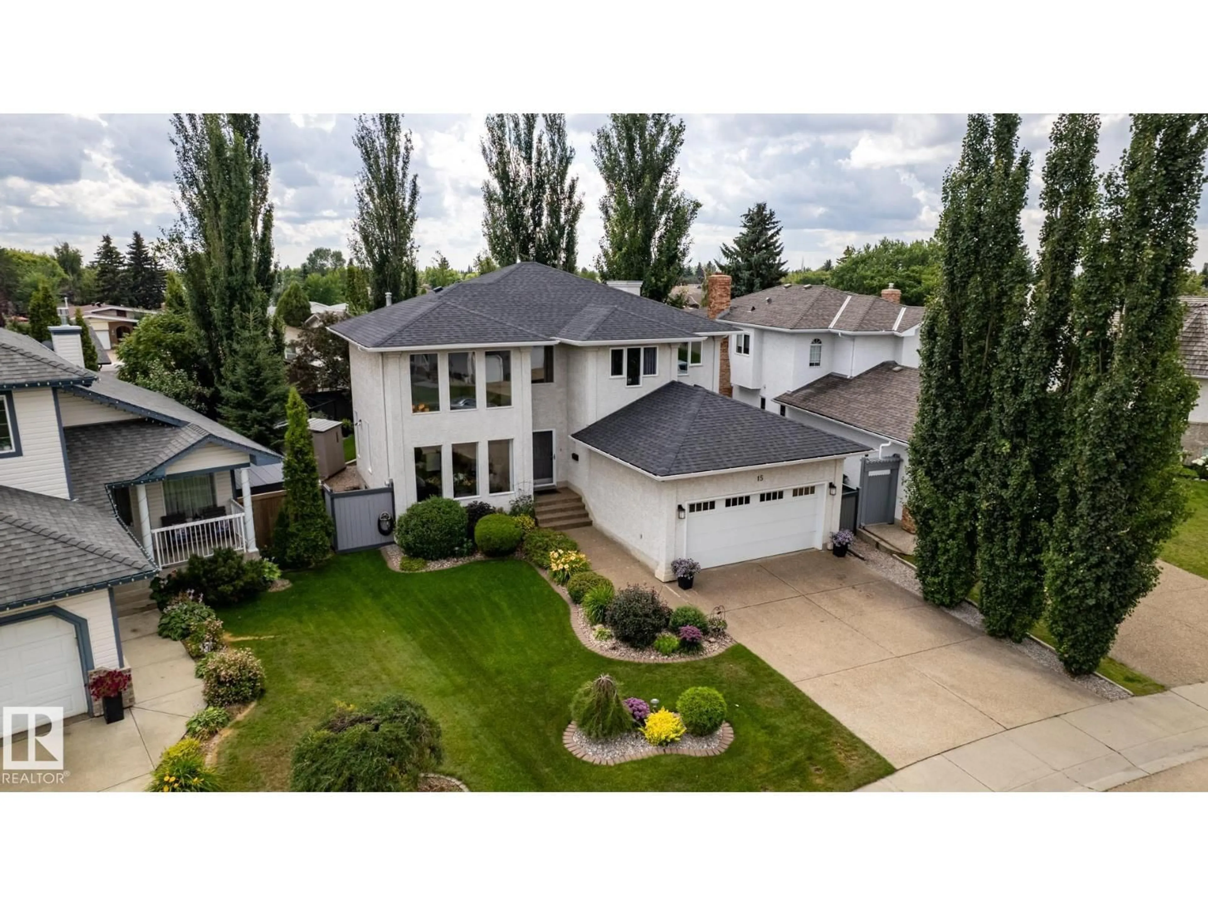 A pic from outside/outdoor area/front of a property/back of a property/a pic from drone, street for 15 ELSINORE PL, Edmonton Alberta T5X5W3