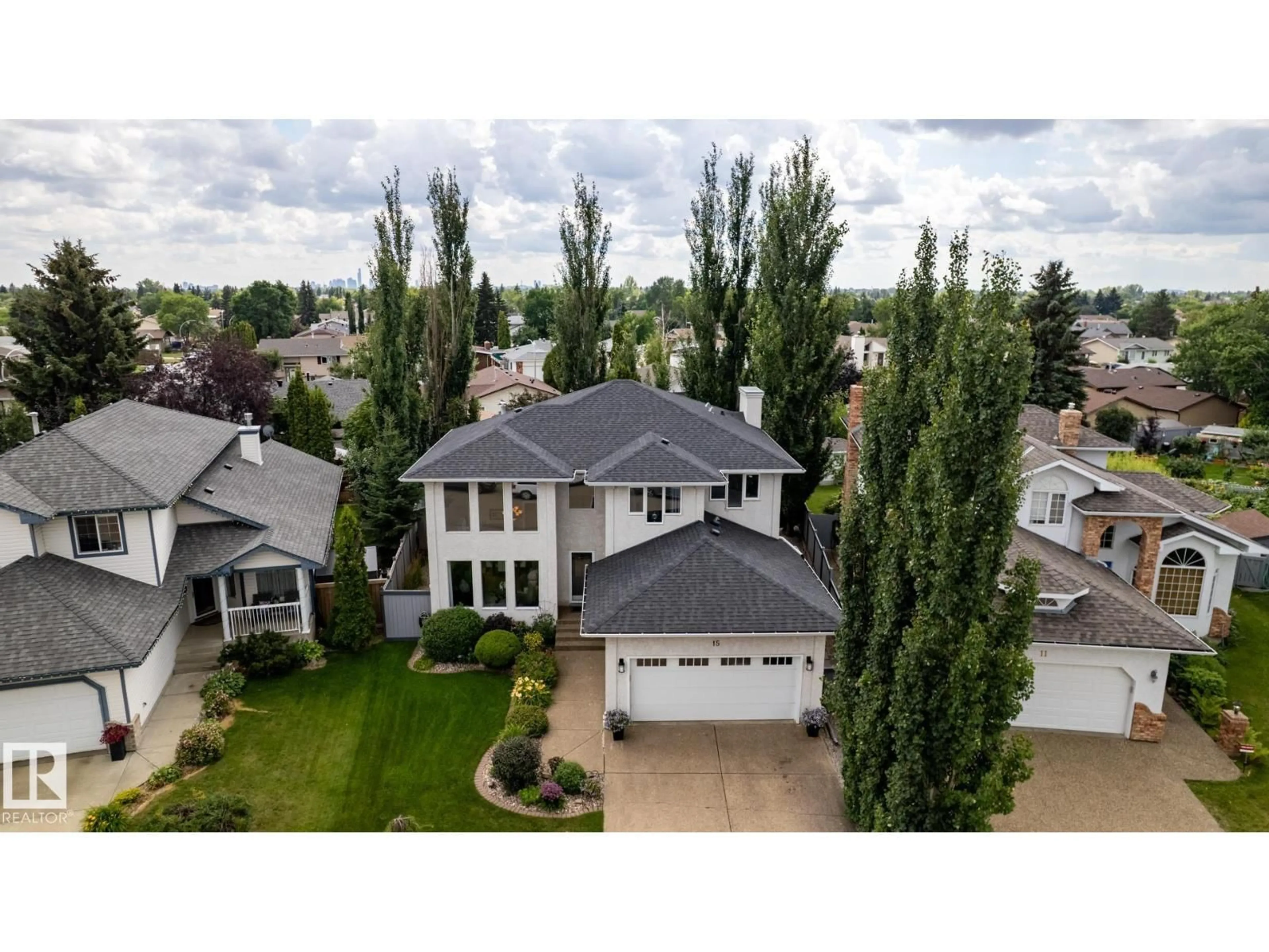 A pic from outside/outdoor area/front of a property/back of a property/a pic from drone, street for 15 ELSINORE PL, Edmonton Alberta T5X5W3