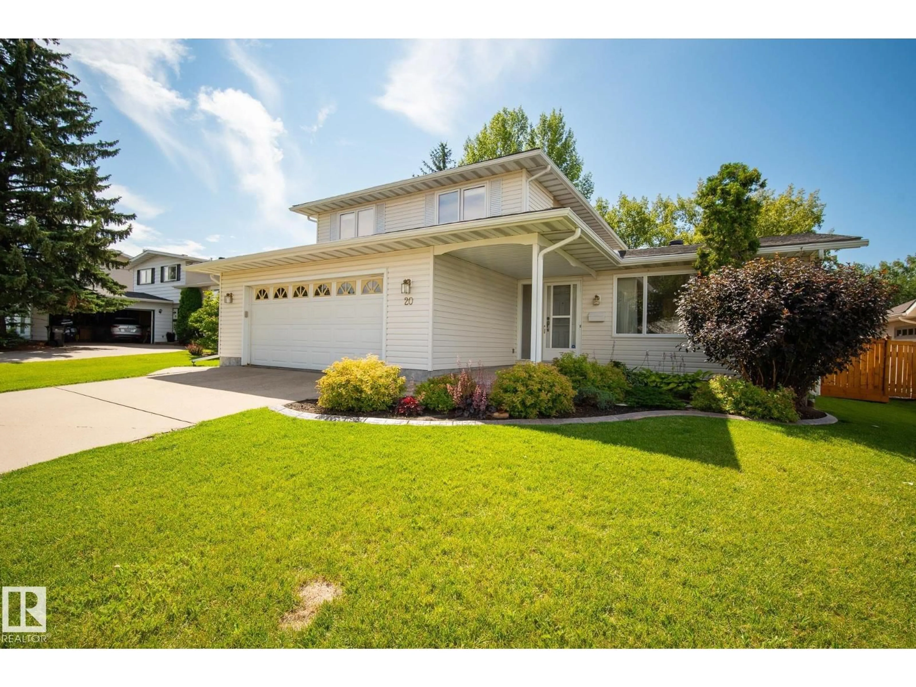 Home with vinyl exterior material, street for 20 MARDALE CR, Sherwood Park Alberta T8A3N5