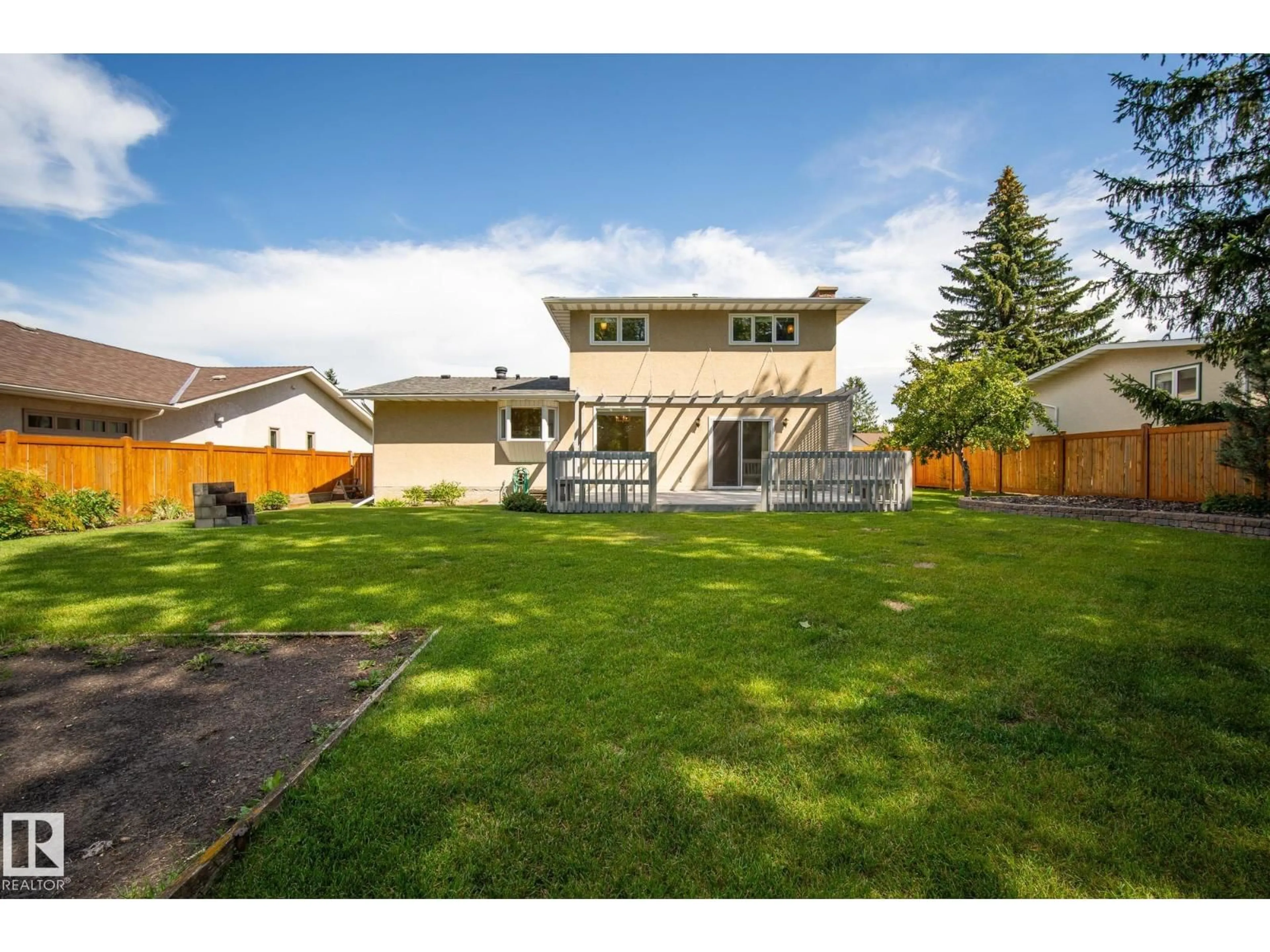 A pic from outside/outdoor area/front of a property/back of a property/a pic from drone, street for 20 MARDALE CR, Sherwood Park Alberta T8A3N5