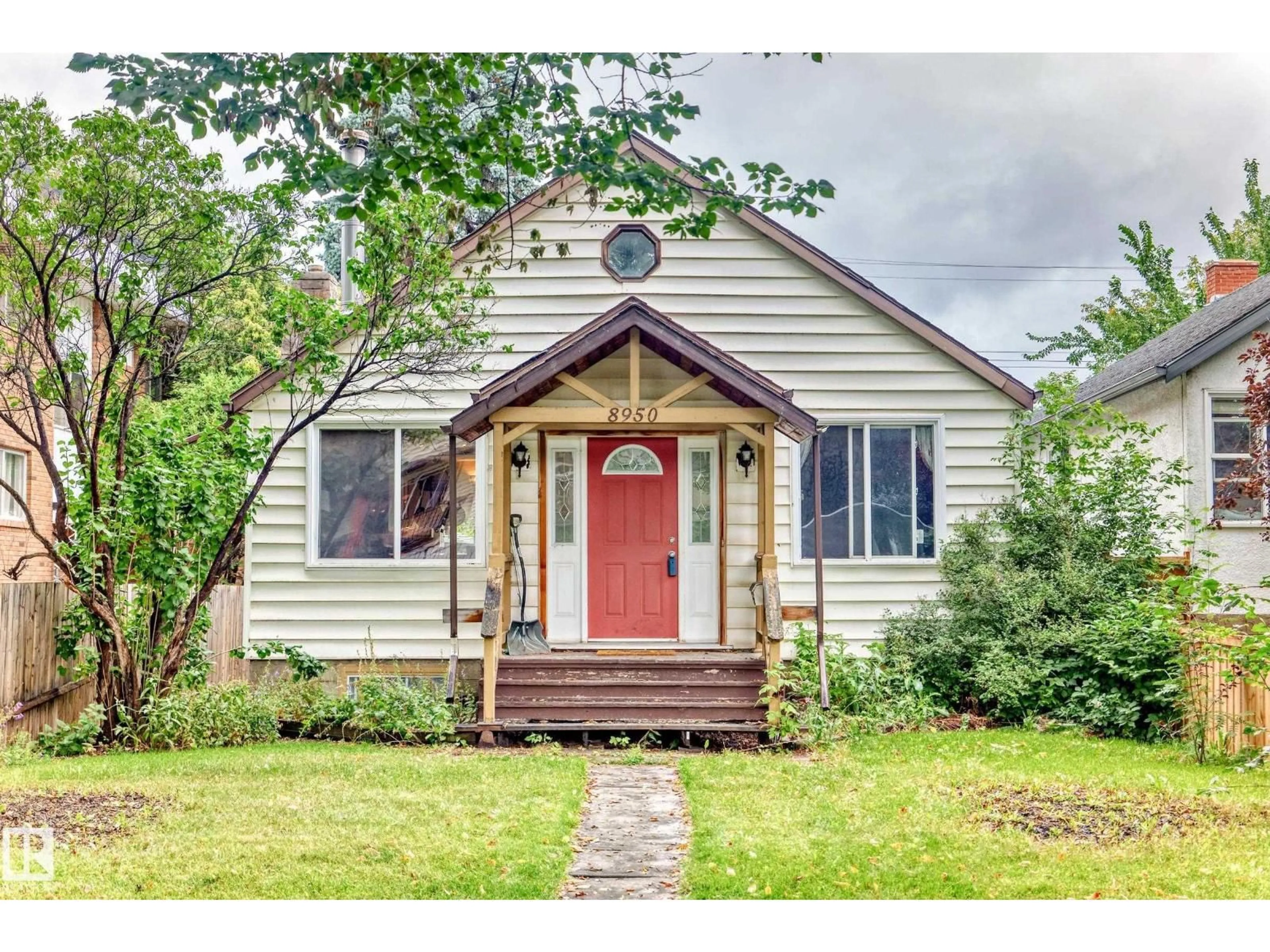 Home with vinyl exterior material, street for 8950 80 AV, Edmonton Alberta T6C0Y7