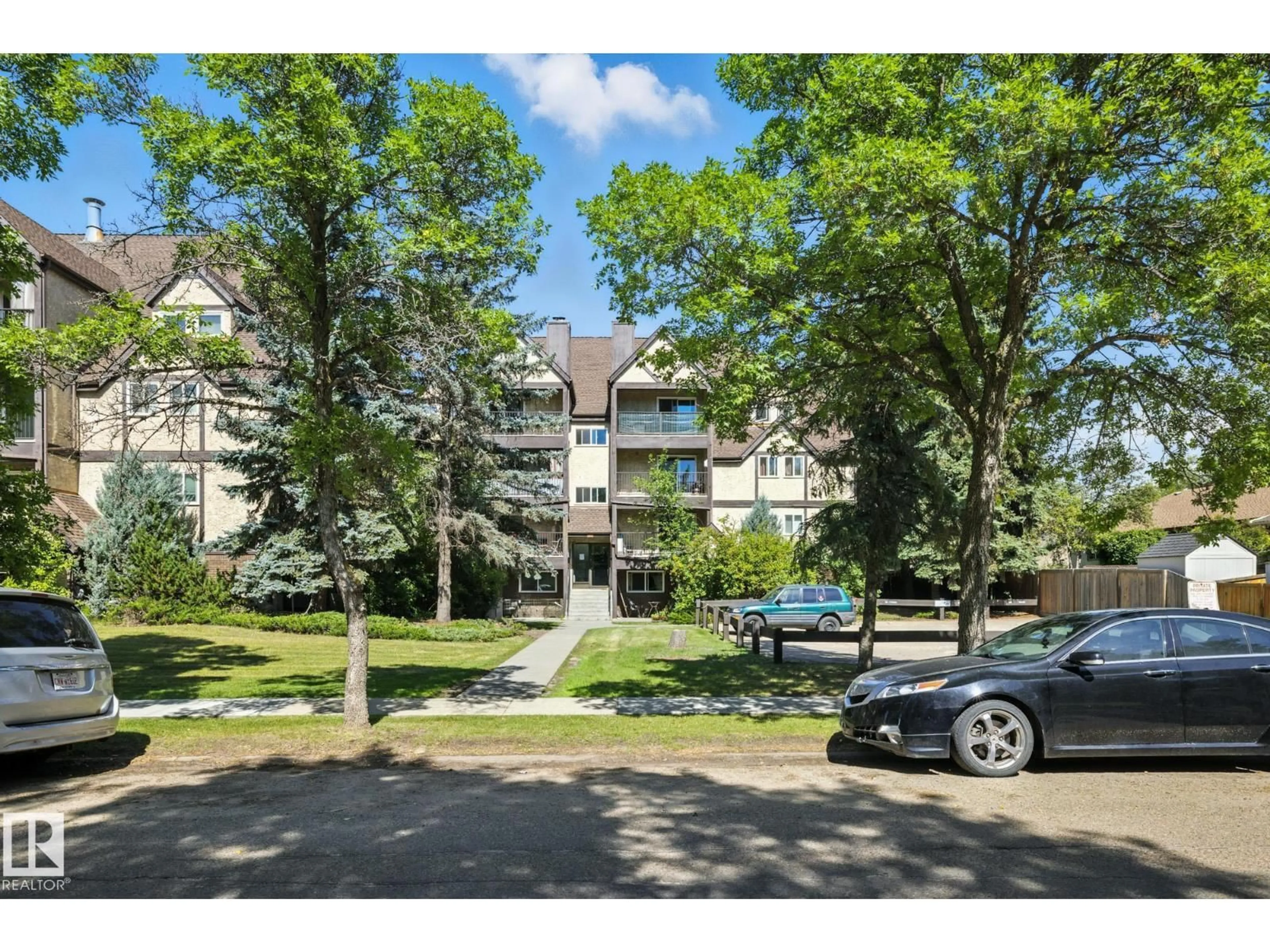 A pic from outside/outdoor area/front of a property/back of a property/a pic from drone, street for 9043 TUDOR GL, St. Albert Alberta T8N3V4