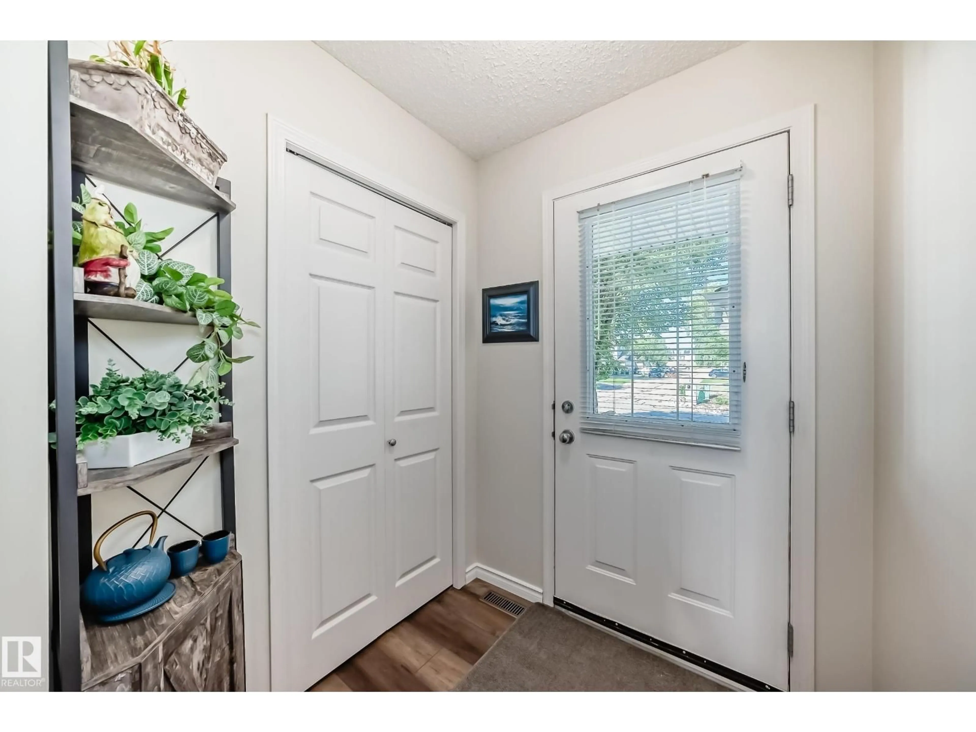 Indoor entryway for 7 - 115 CHESTERMERE DR, Sherwood Park Alberta T8H2W4