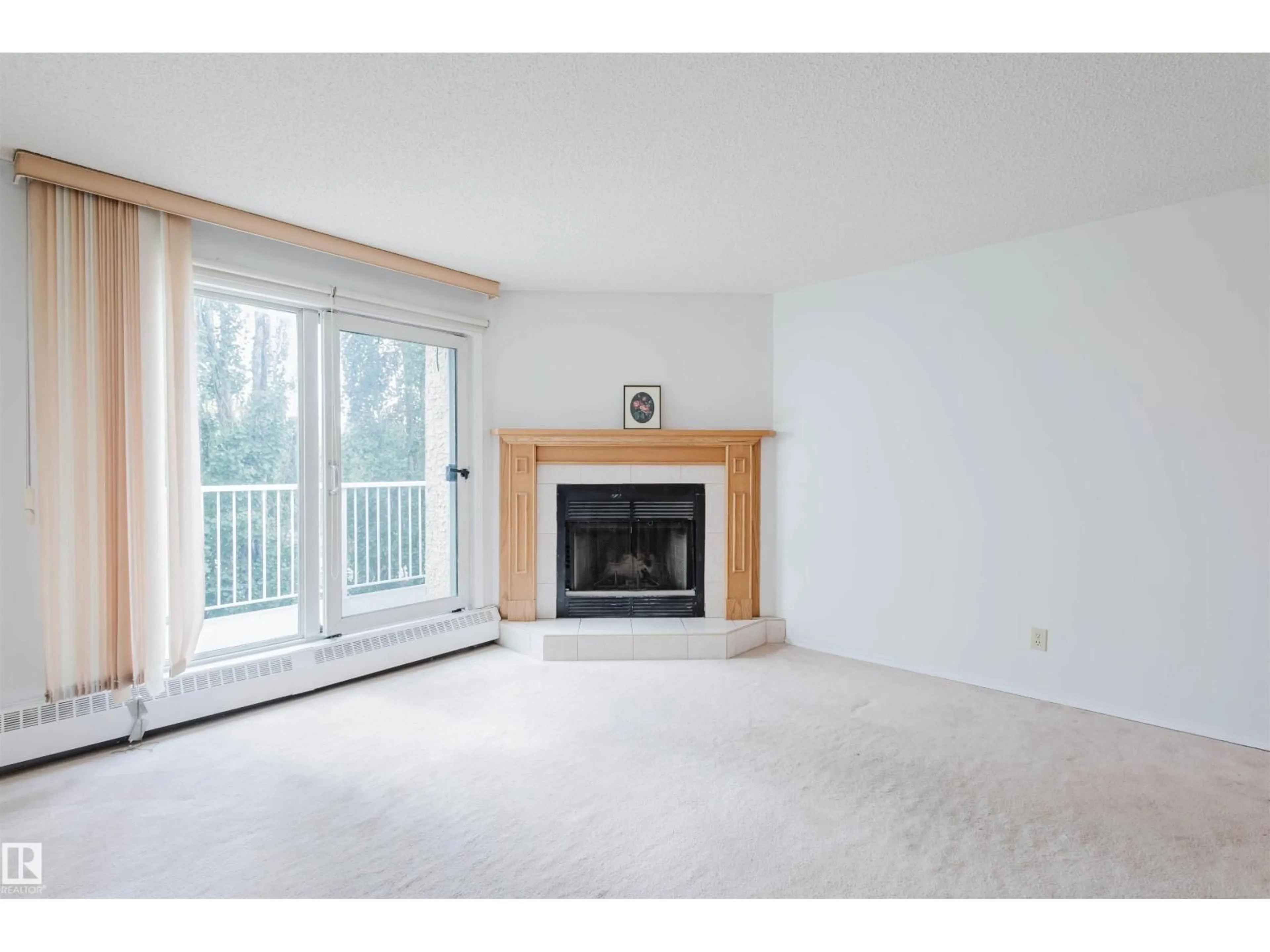 A pic of a room for 402 - 11020 19 AV, Edmonton Alberta T6J9P5