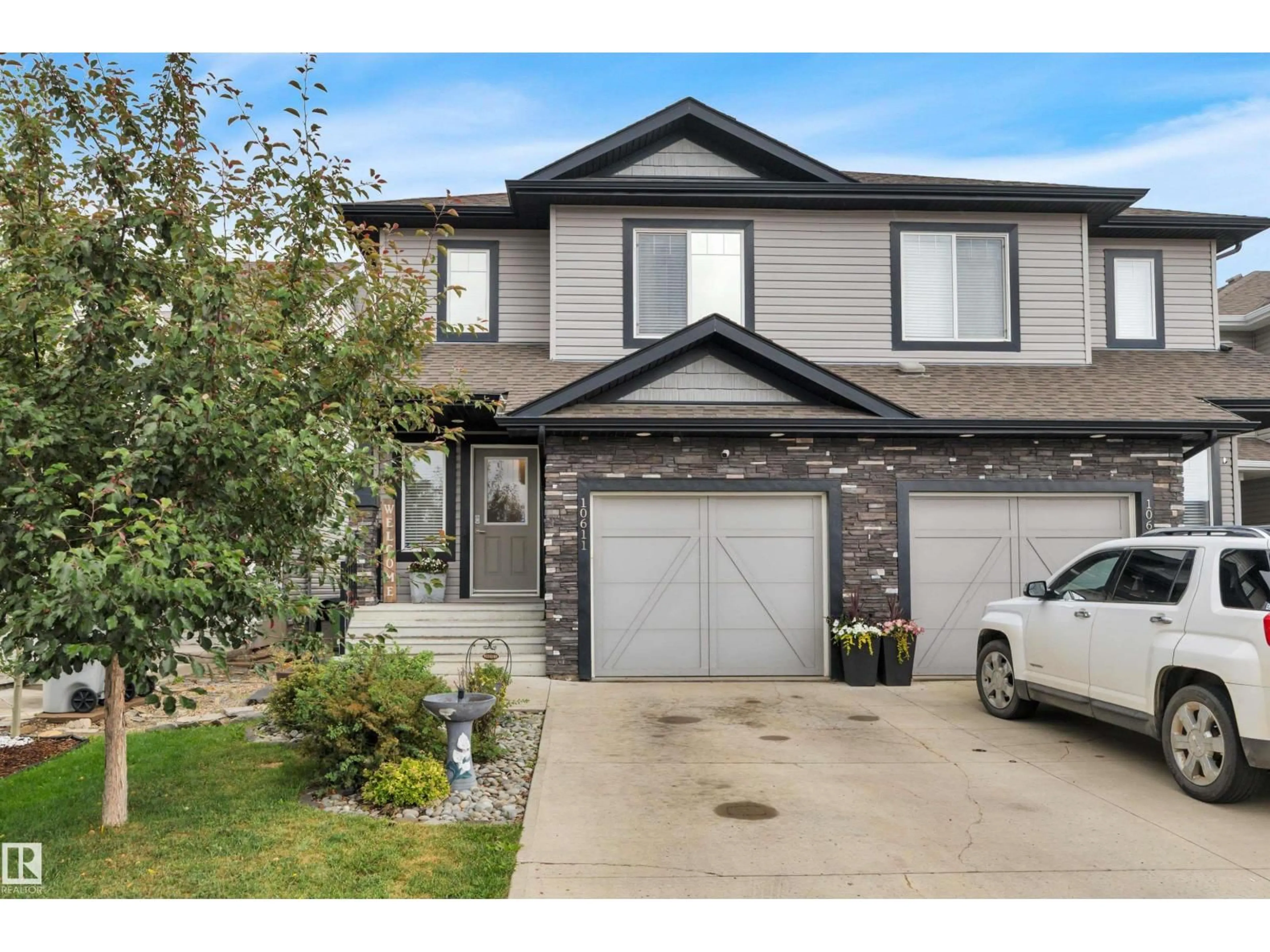 Home with vinyl exterior material, street for 10611 98 ST, Morinville Alberta T8R2P2