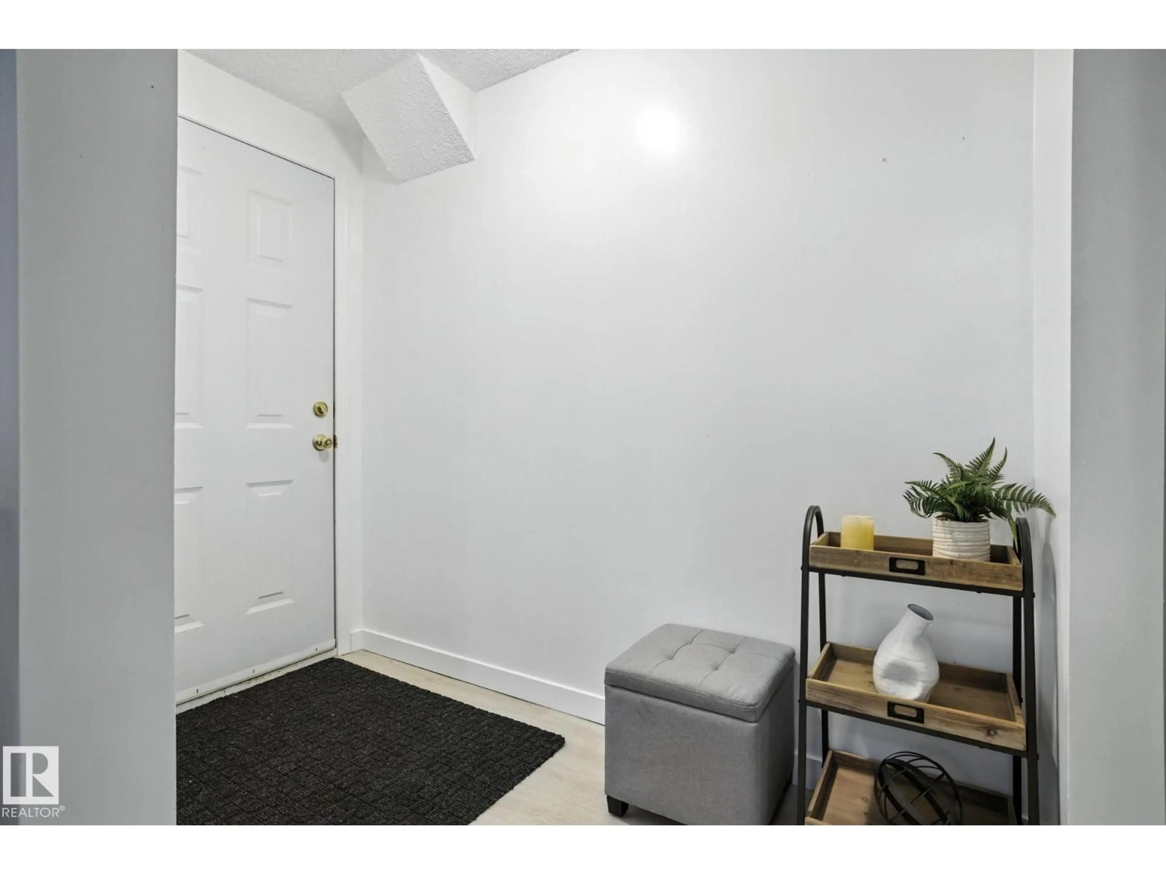 Indoor entryway for NW - 11112/11116 116 ST, Edmonton Alberta T5G2V6