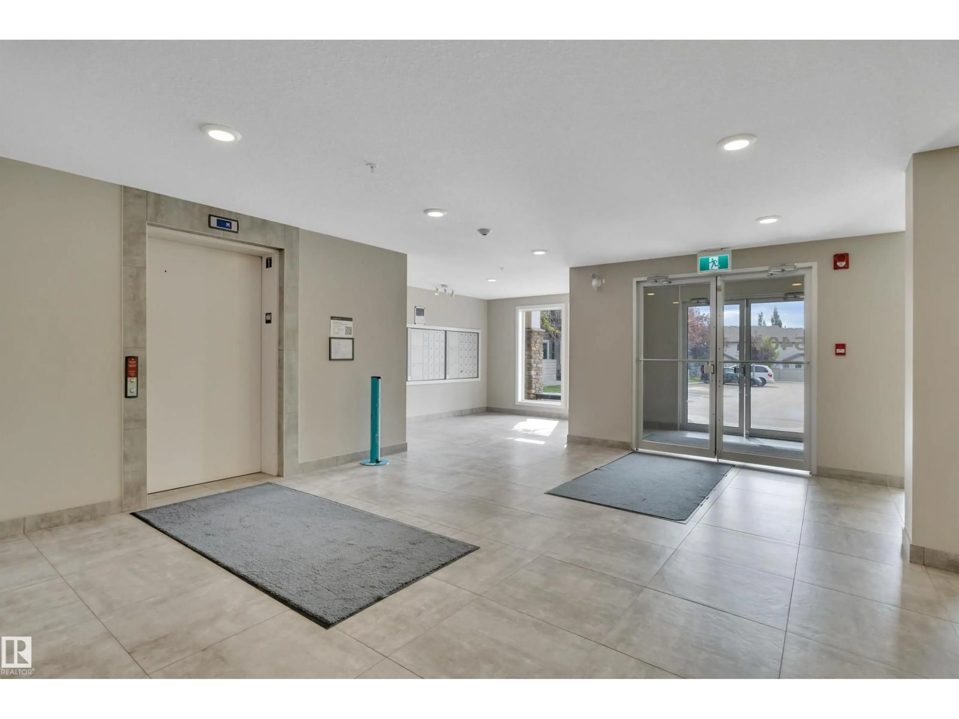 Indoor foyer for 105 - 5404 7 AV, Edmonton Alberta T6X2K4