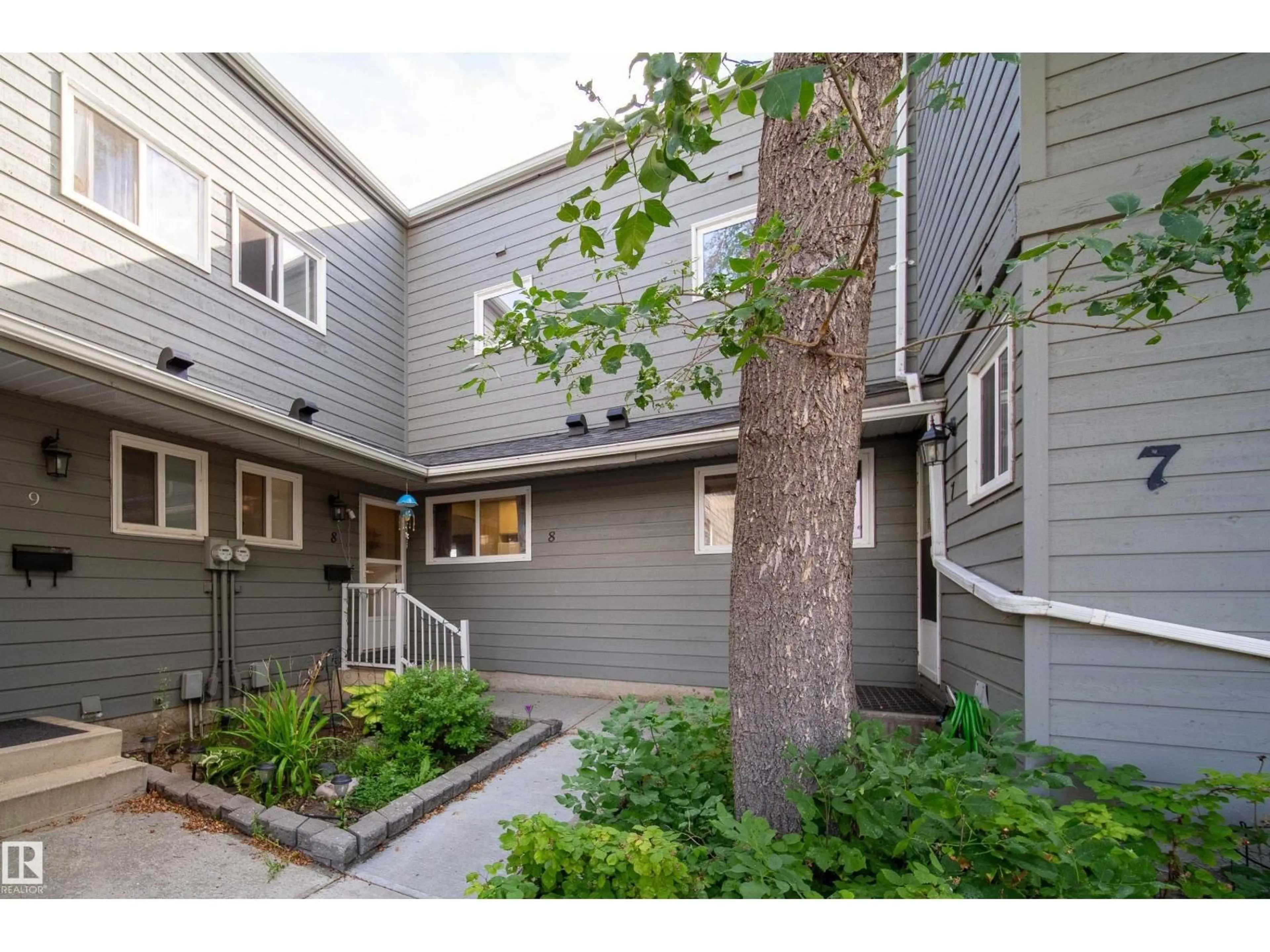 Patio, street for #8 - 4610 17 AV NW, Edmonton Alberta T6L5T1