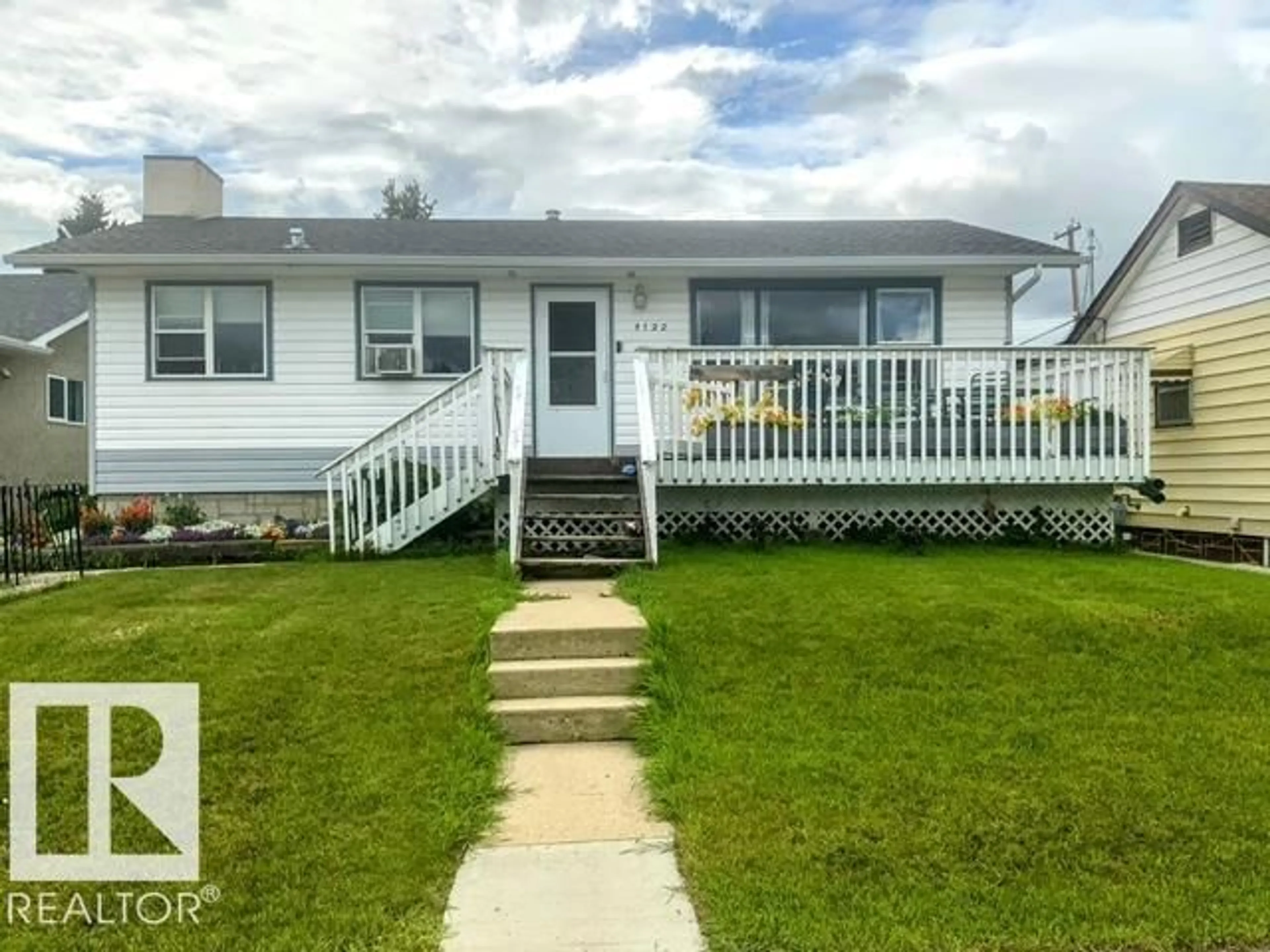Home with vinyl exterior material, street for 4122 53 ST, Wetaskiwin Alberta T9A1P8