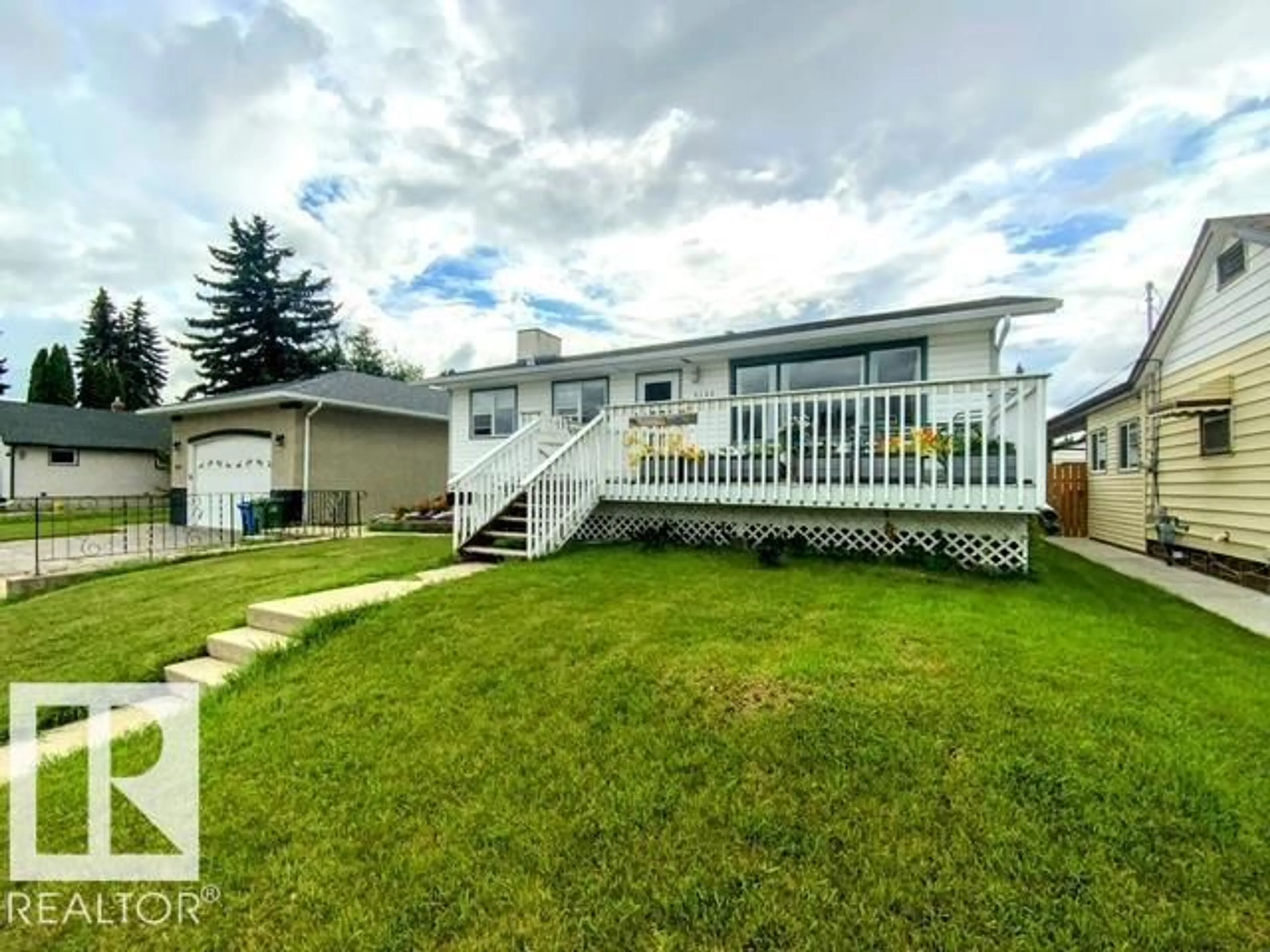 Home with vinyl exterior material, unknown for 4122 53 ST, Wetaskiwin Alberta T9A1P8