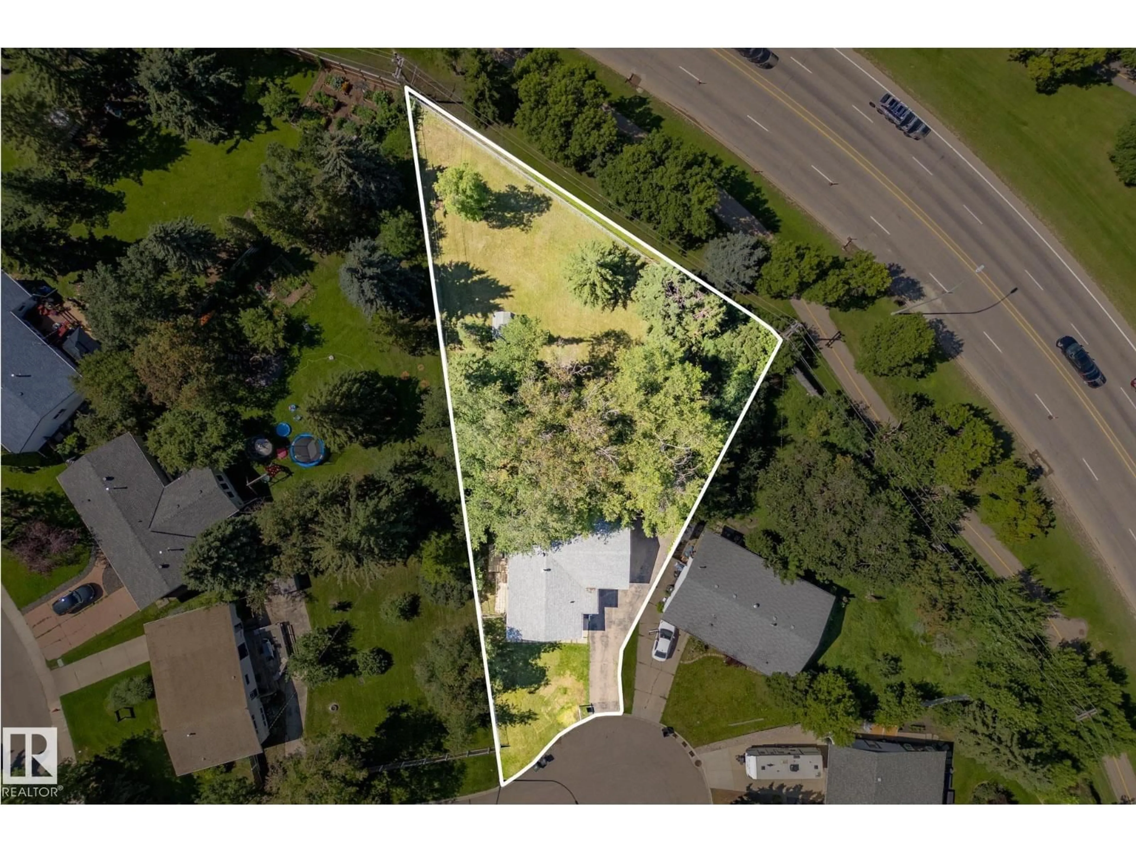 A pic from outside/outdoor area/front of a property/back of a property/a pic from drone, street for 102 MAPLE CO, Sherwood Park Alberta T8A1K8