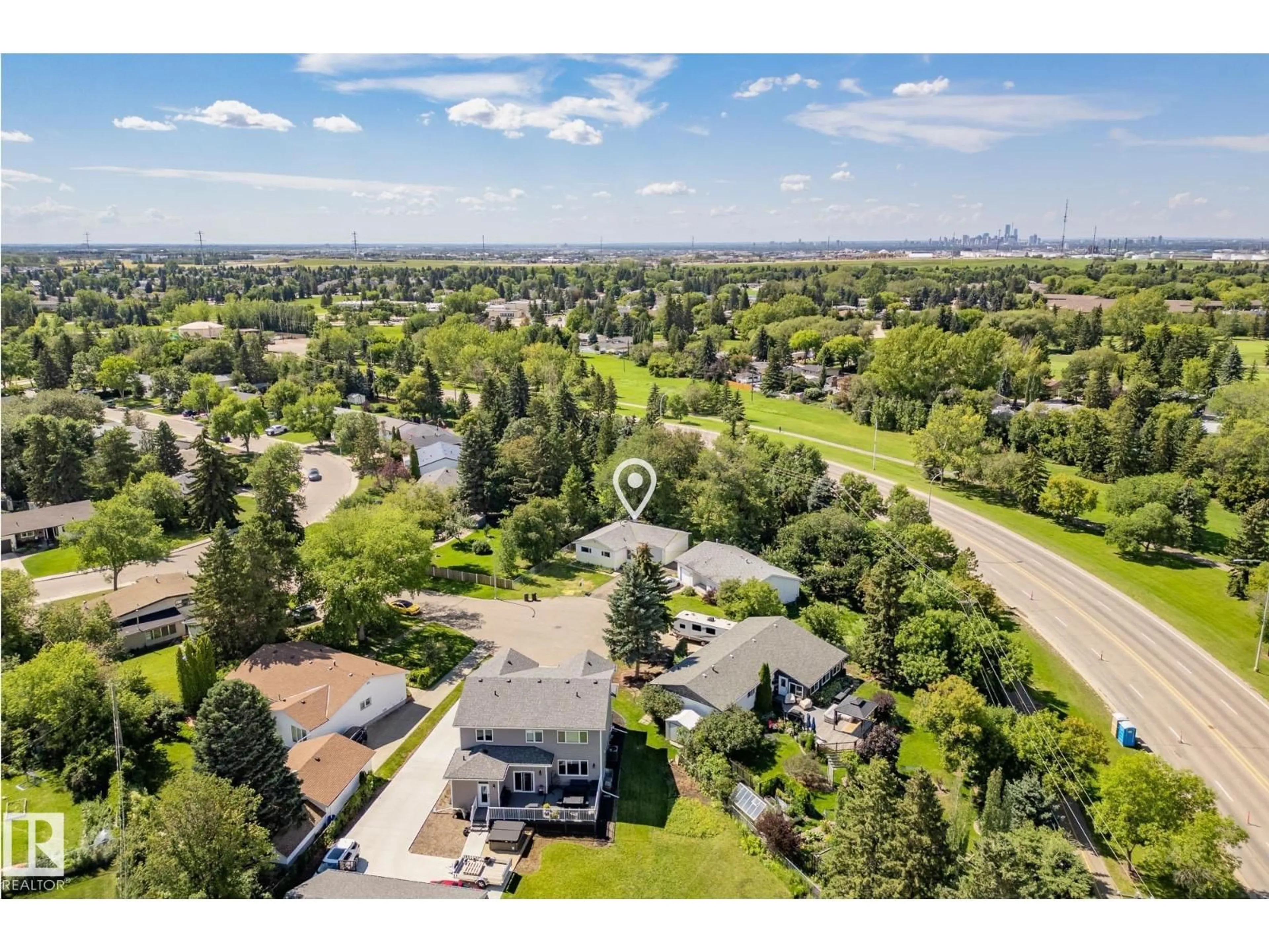 A pic from outside/outdoor area/front of a property/back of a property/a pic from drone, street for 102 MAPLE CO, Sherwood Park Alberta T8A1K8