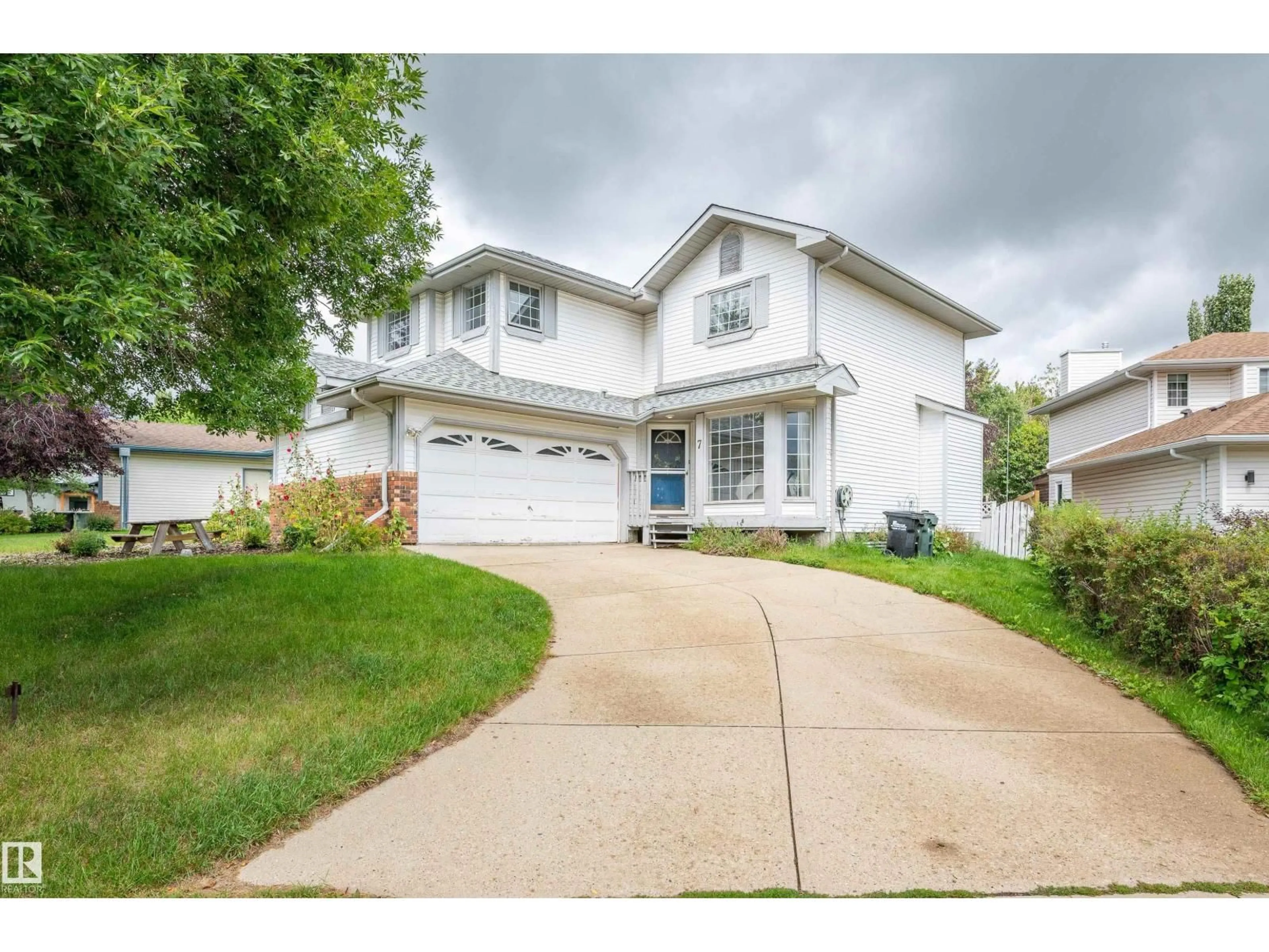 Home with vinyl exterior material, street for 7 CANYON DR, Sherwood Park Alberta T8H1N2