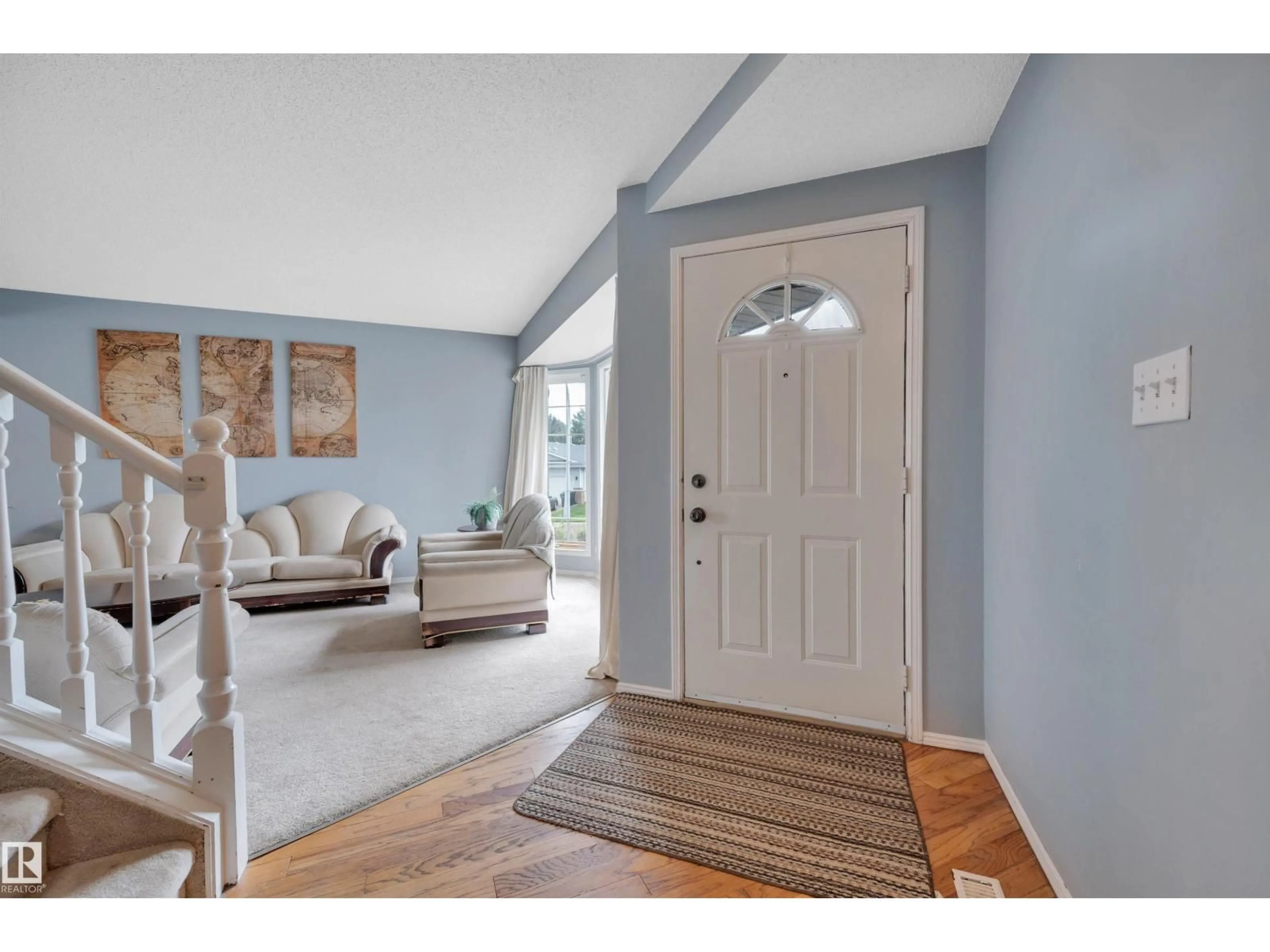 Indoor entryway for 7 CANYON DR, Sherwood Park Alberta T8H1N2