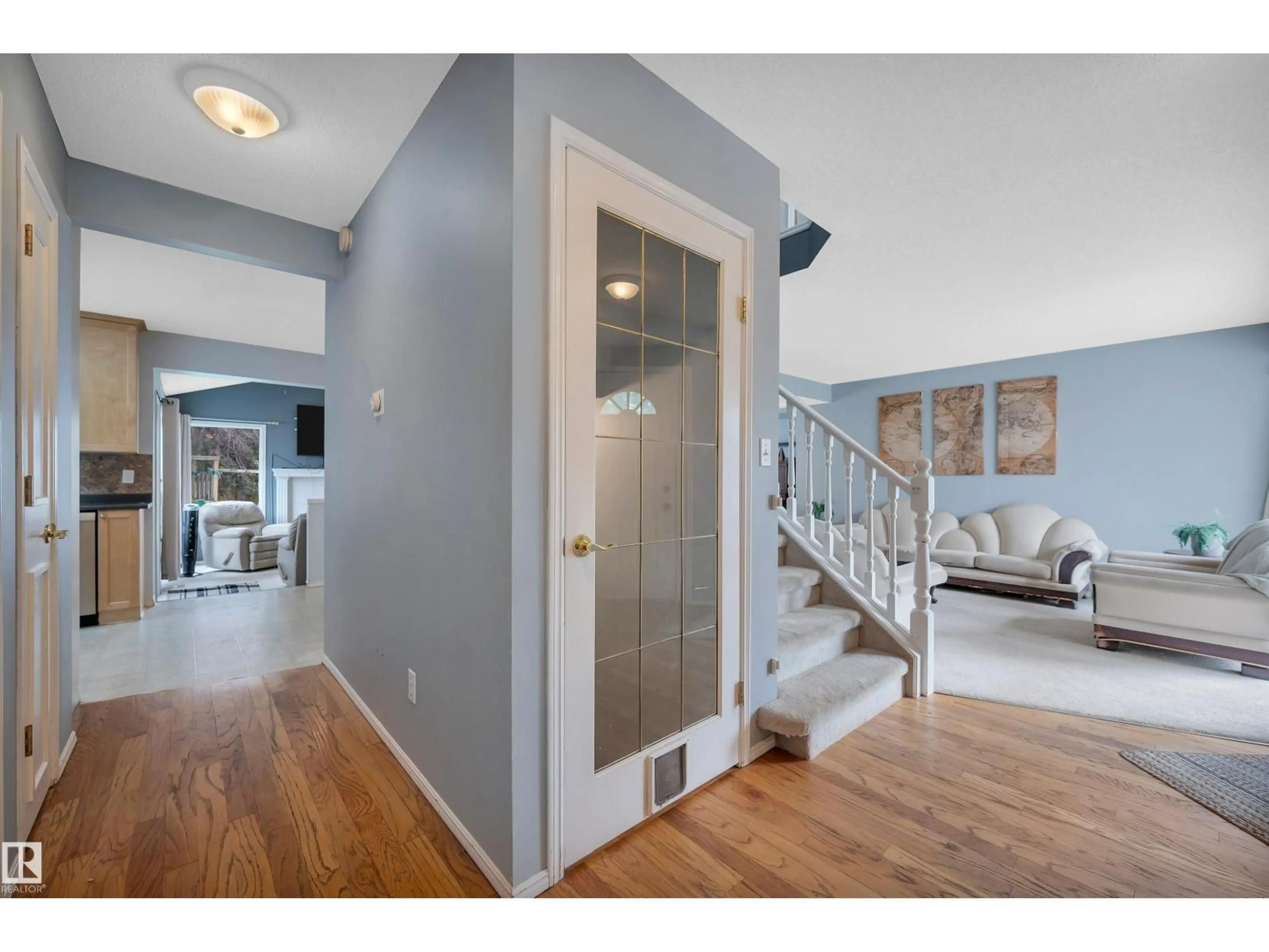 Indoor entryway for 7 CANYON DR, Sherwood Park Alberta T8H1N2