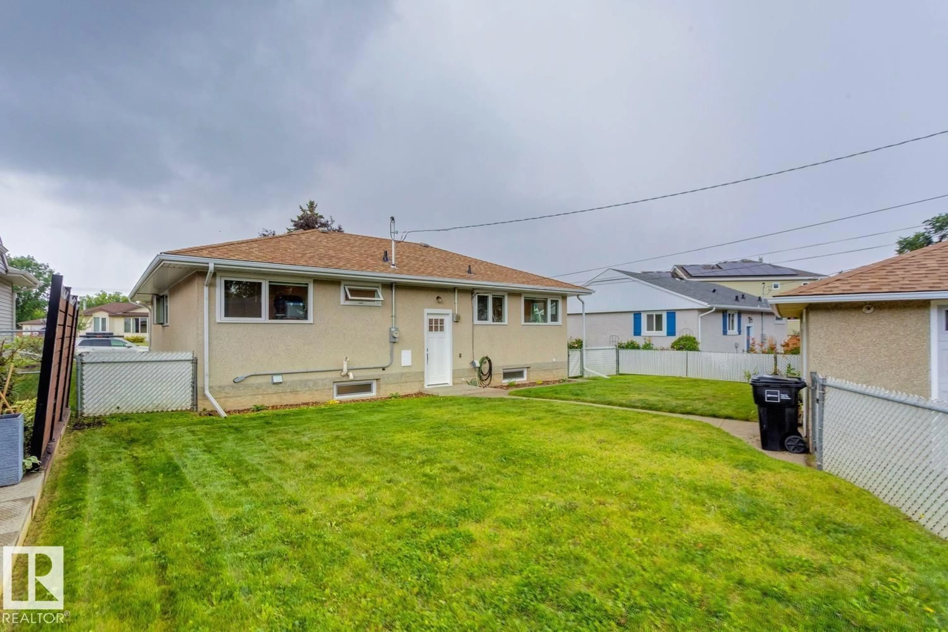Unknown for 10527 52 ST NW, Edmonton Alberta T6A2G7