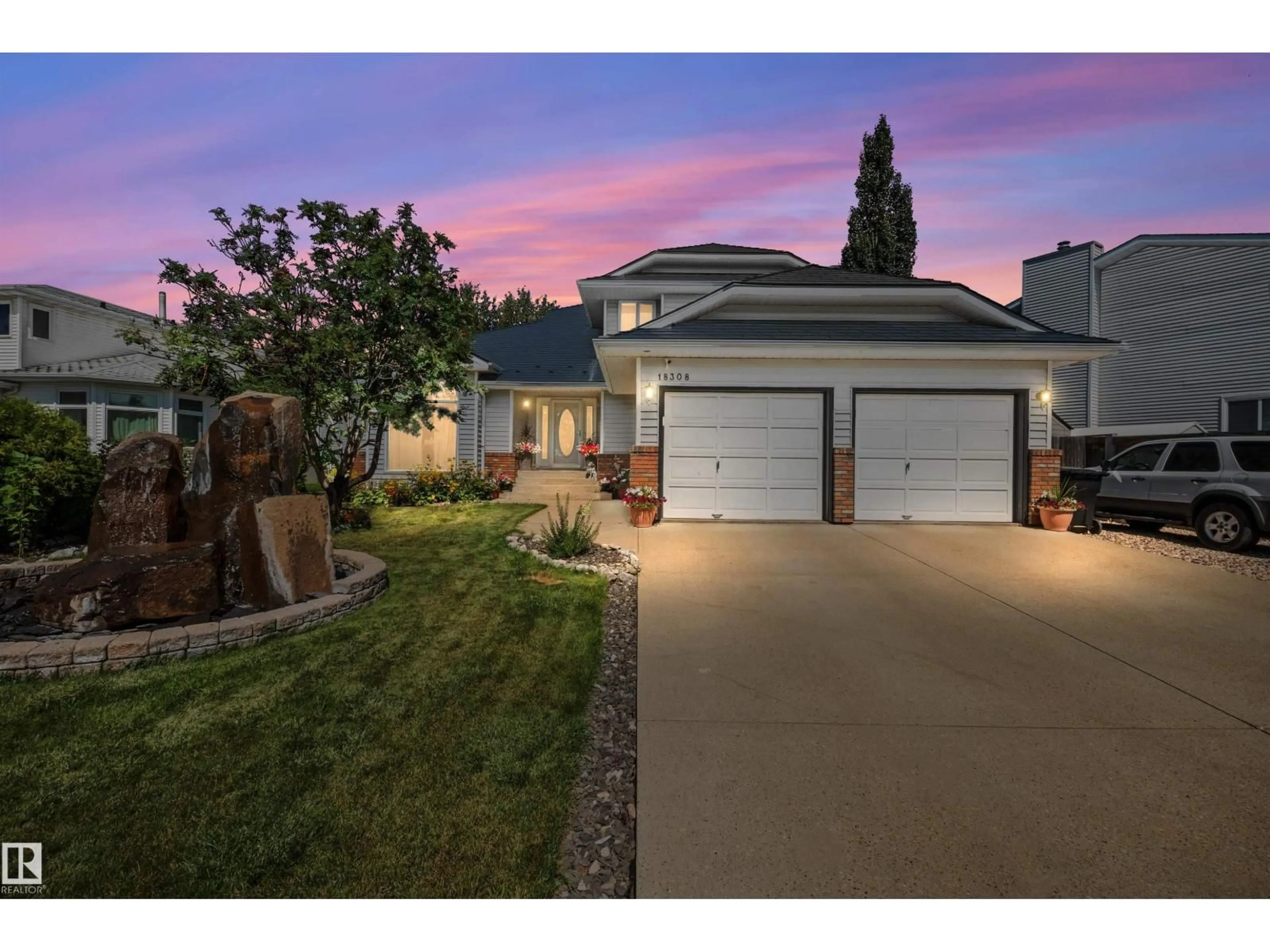 A pic from outside/outdoor area/front of a property/back of a property/a pic from drone, street for NW - 18308 60 AV, Edmonton Alberta T6M1T7