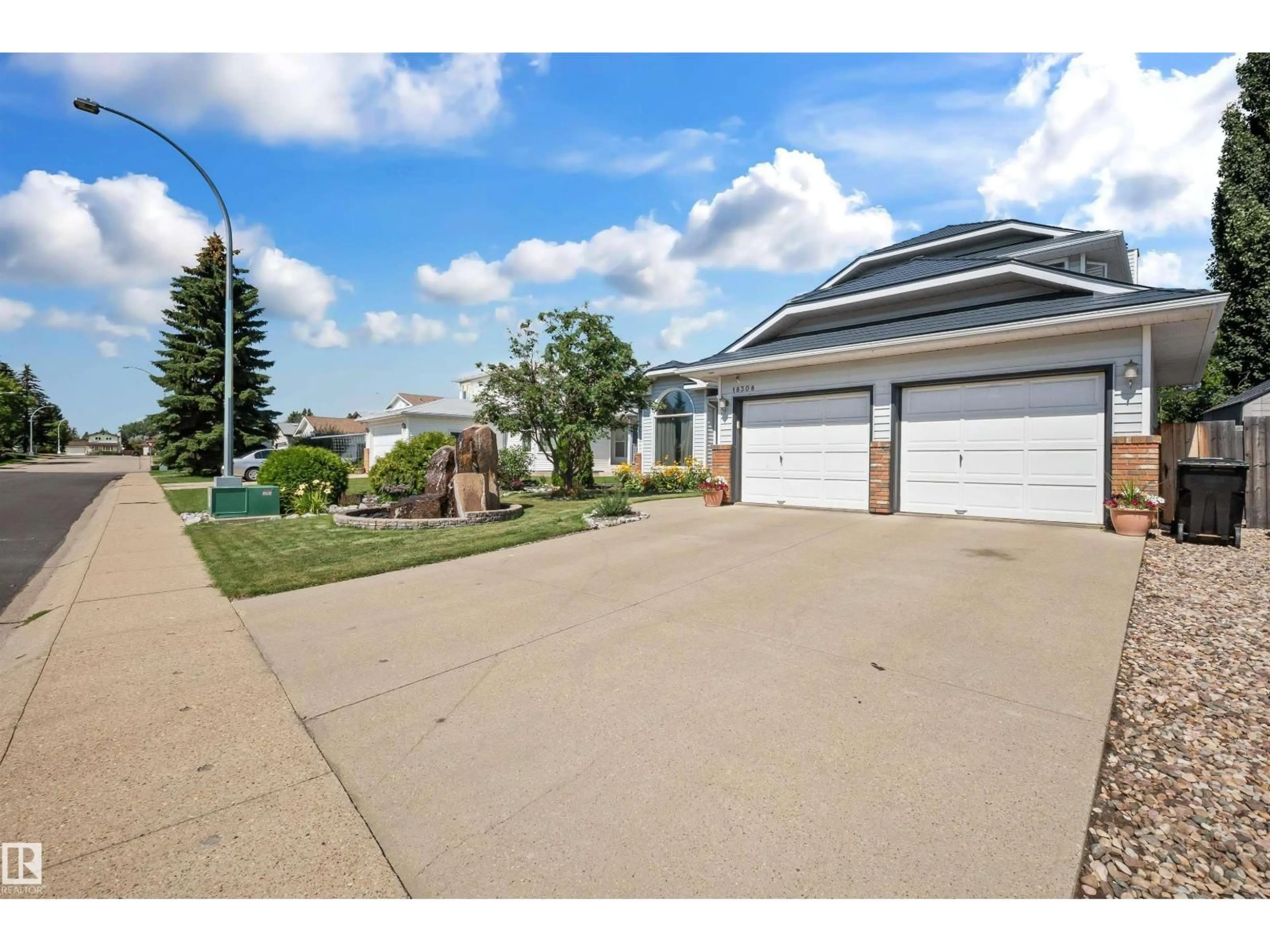 A pic from outside/outdoor area/front of a property/back of a property/a pic from drone, street for NW - 18308 60 AV, Edmonton Alberta T6M1T7