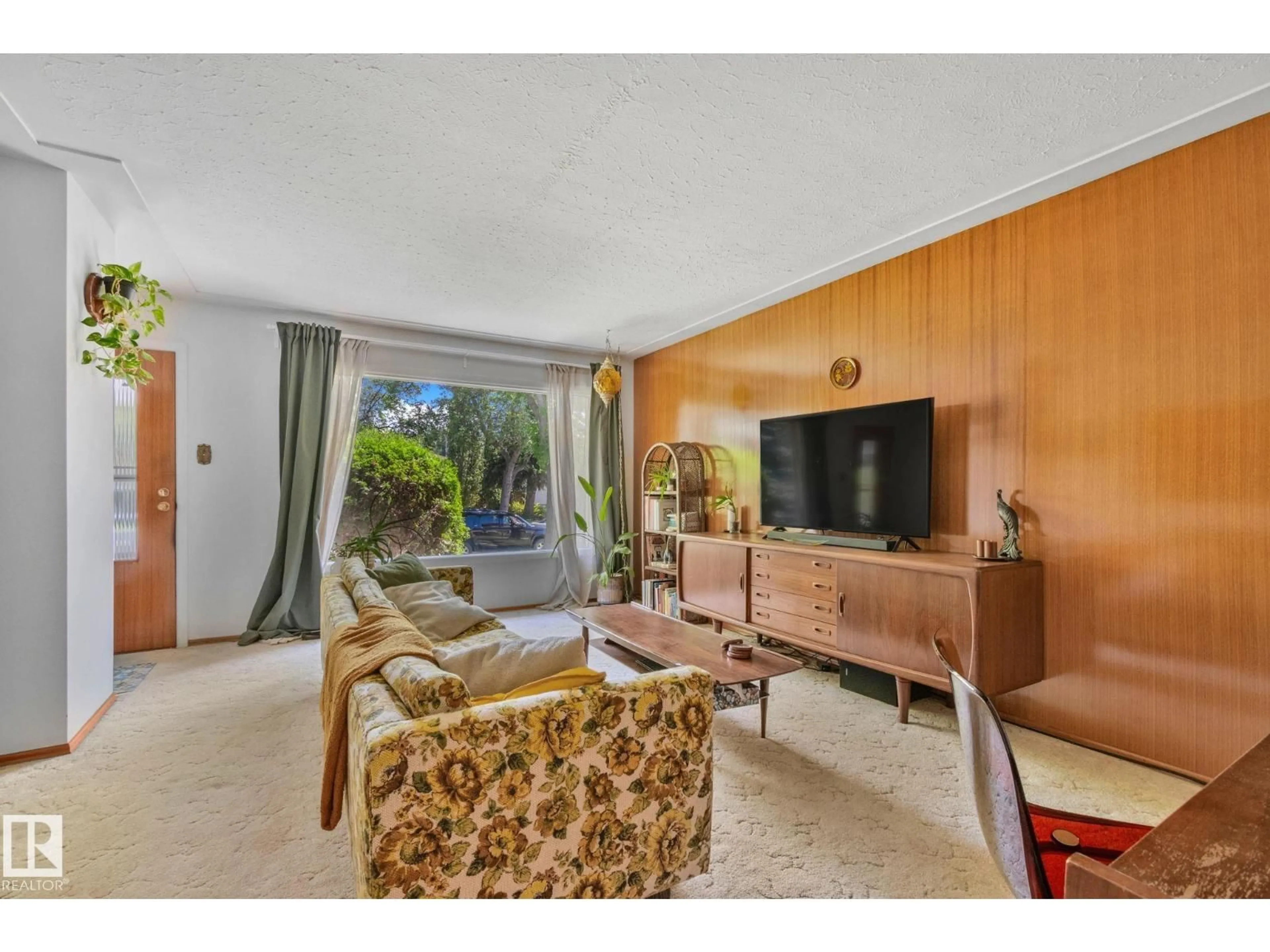 Living room with furniture, unknown for NW - 9334 91 ST, Edmonton Alberta T6C3P1